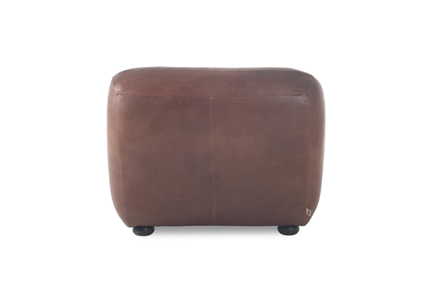 Der Loungesessel Wyatt von Dutchbone besticht durch modernes Design, hohen Komfort und ist perfekt für stilvolle Wohnräume.