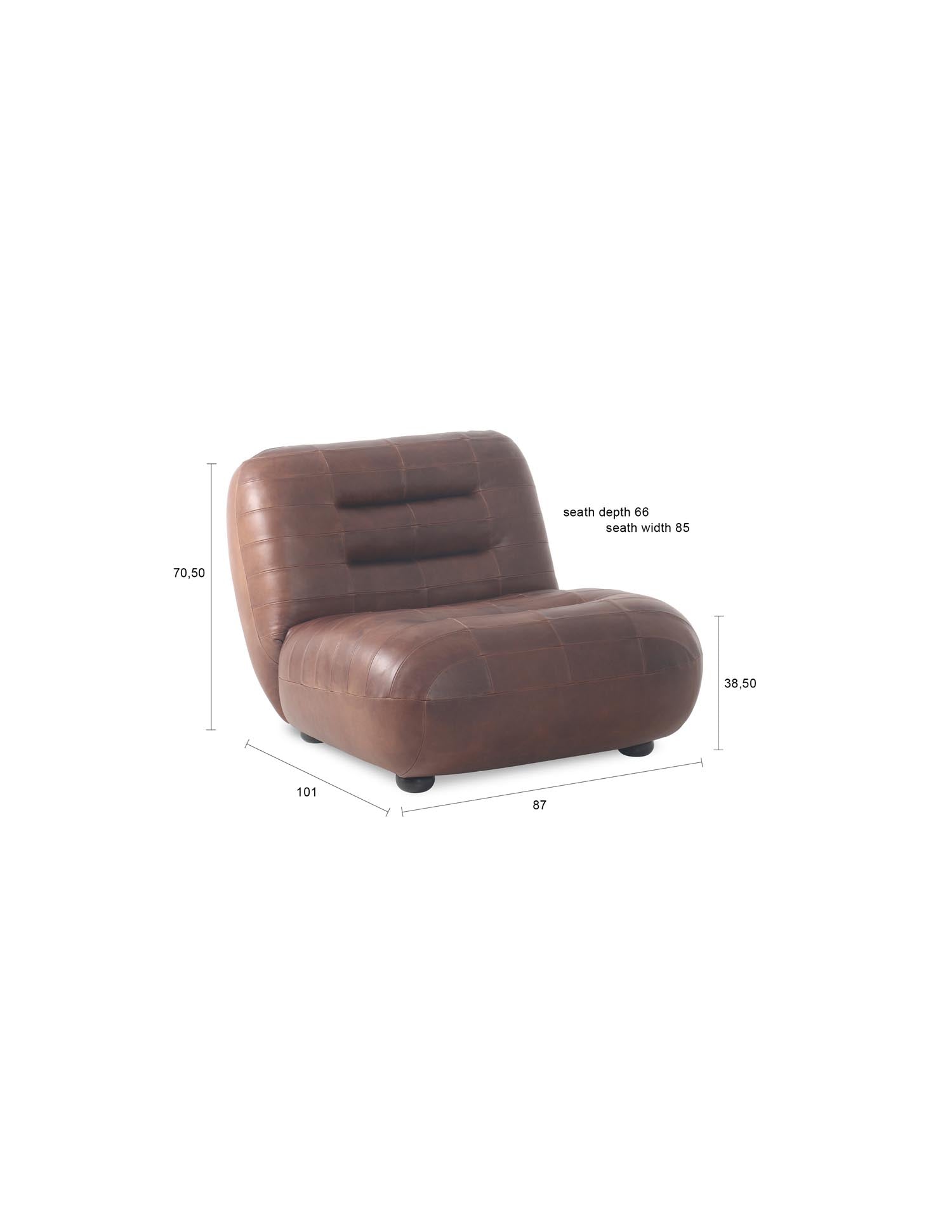 Eleganter Loungesessel Wyatt von Dutchbone, mit stilvollem Design und hohem Komfort, ideal für moderne Wohnräume.