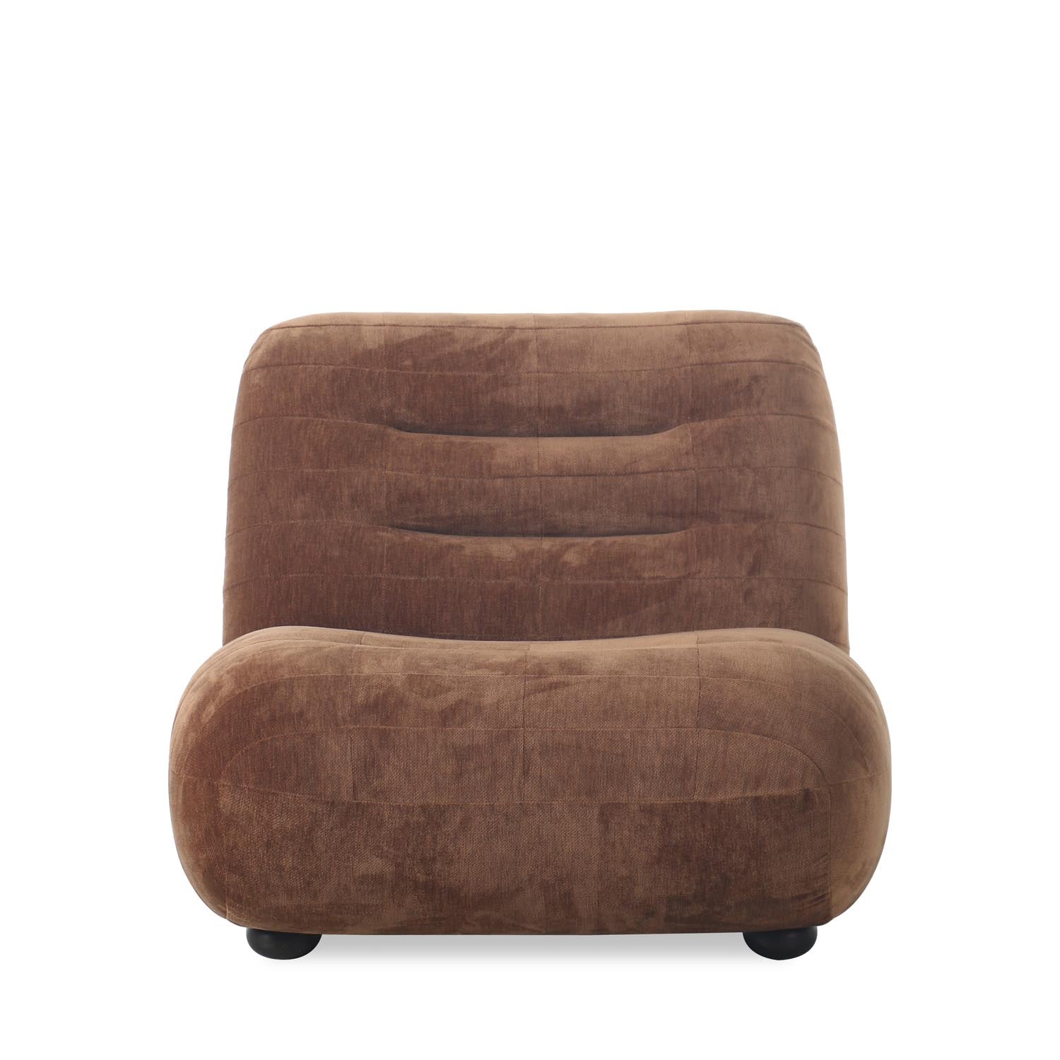 Der Wyatt Loungesessel von Dutchbone vereint modernes Design mit Komfort, ideal für stilvolle und gemütliche Wohnräume.
