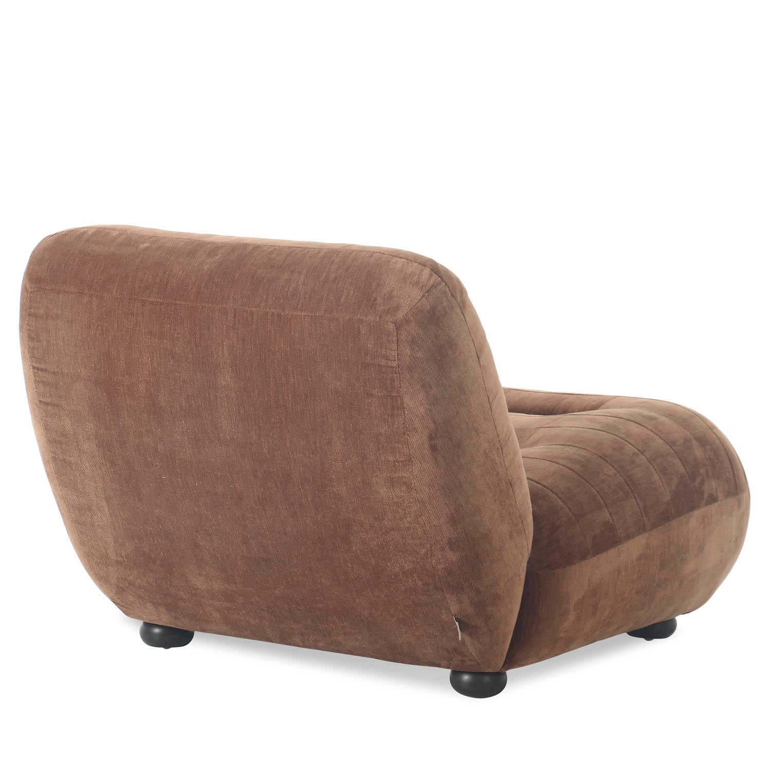 Der Loungesessel Wyatt von Dutchbone bietet stilvollen Komfort und modernes Design für elegante Wohnräume.