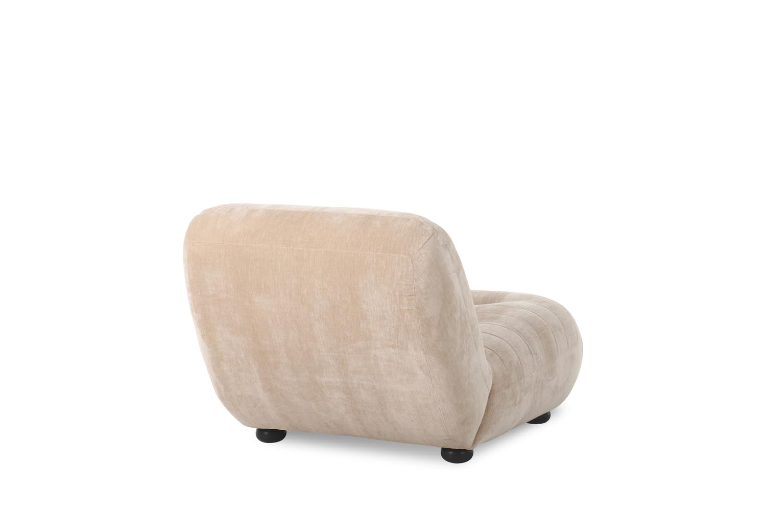 Der Wyatt Loungesessel von Dutchbone vereint modernes Design mit Komfort, ideal für stilvolle und gemütliche Wohnräume.