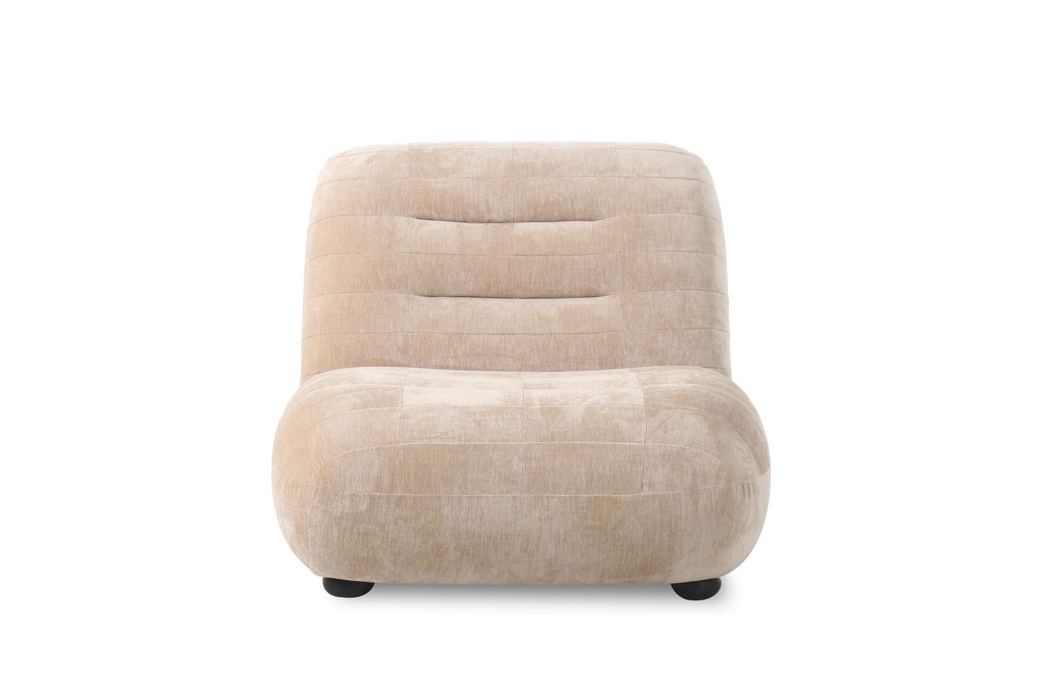 Der Loungesessel Wyatt von Dutchbone bietet stilvollen Komfort und modernes Design für elegante Wohnräume.