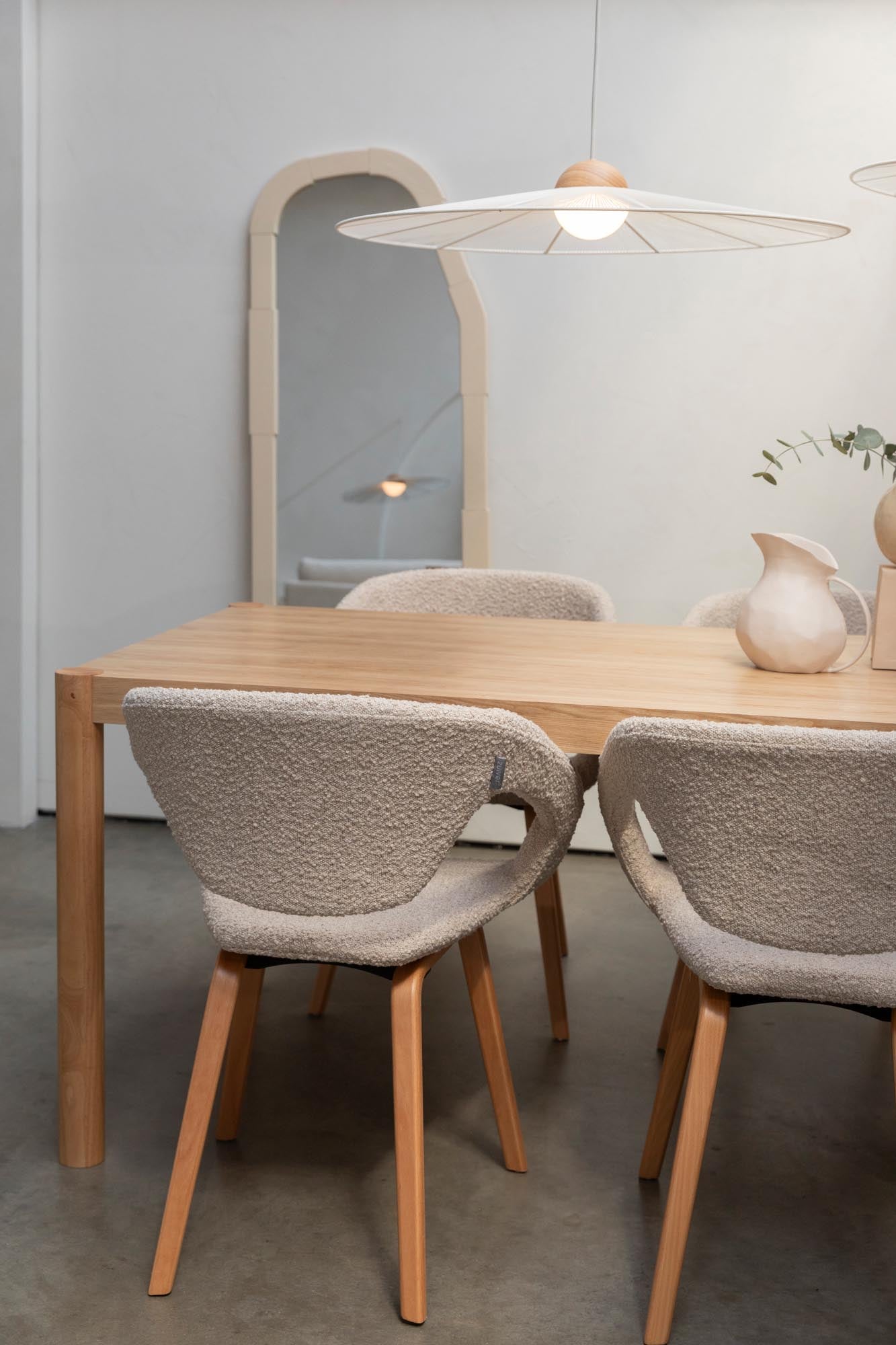 Eleganter Tisch Sticks von Zuiver, mit minimalistischer Ästhetik und vielseitigem Design, perfekt für moderne Wohnräume.