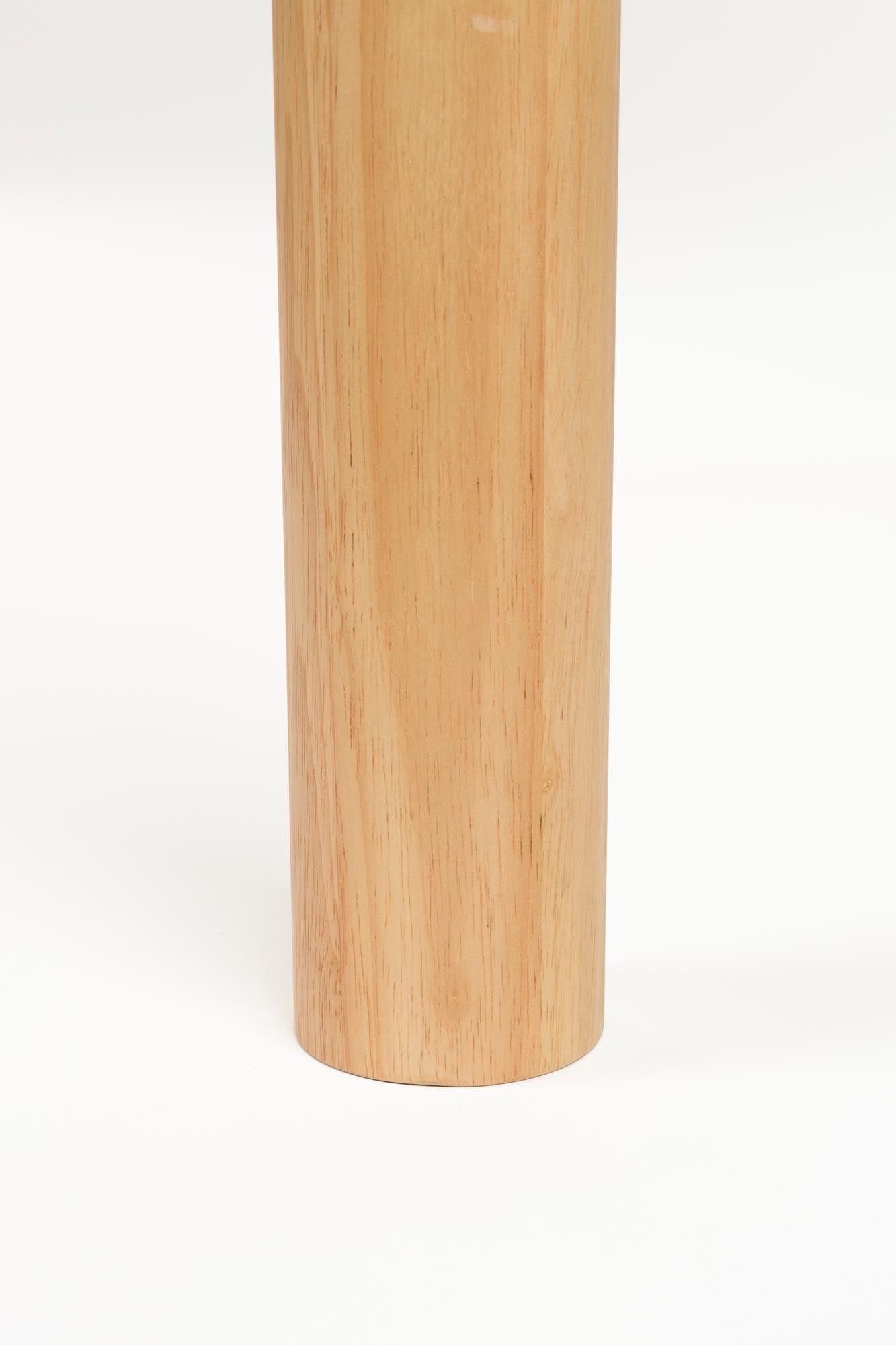Der Tisch Sticks von Zuiver überzeugt mit zeitgemäßem Design, minimalistischen Formen und passt perfekt in moderne Wohnräume.