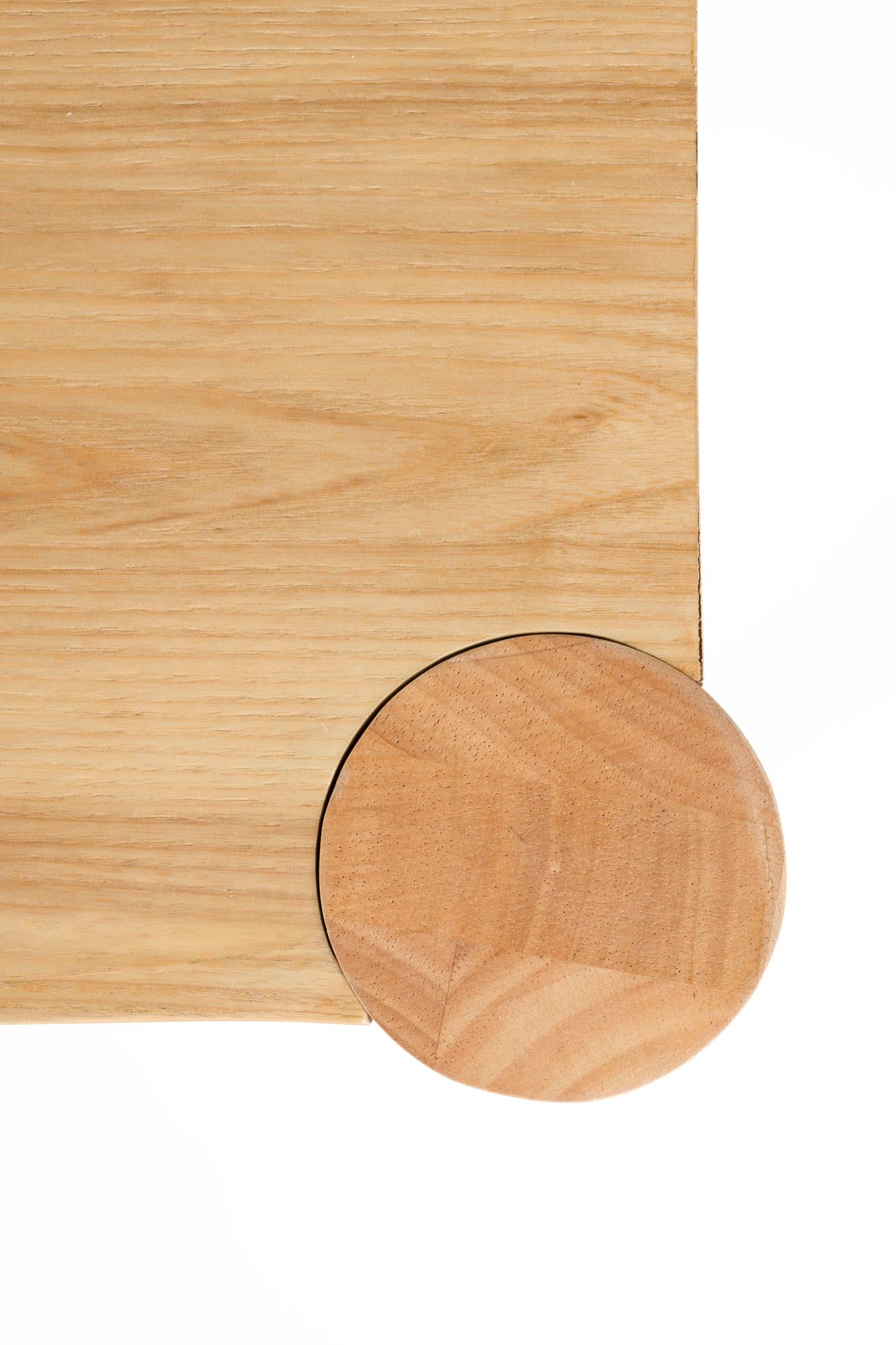 Der Zuiver Tisch Sticks besticht durch sein modernes Design, klare Linien und ist ideal für stilvolle, zeitgemäße Wohnräume.