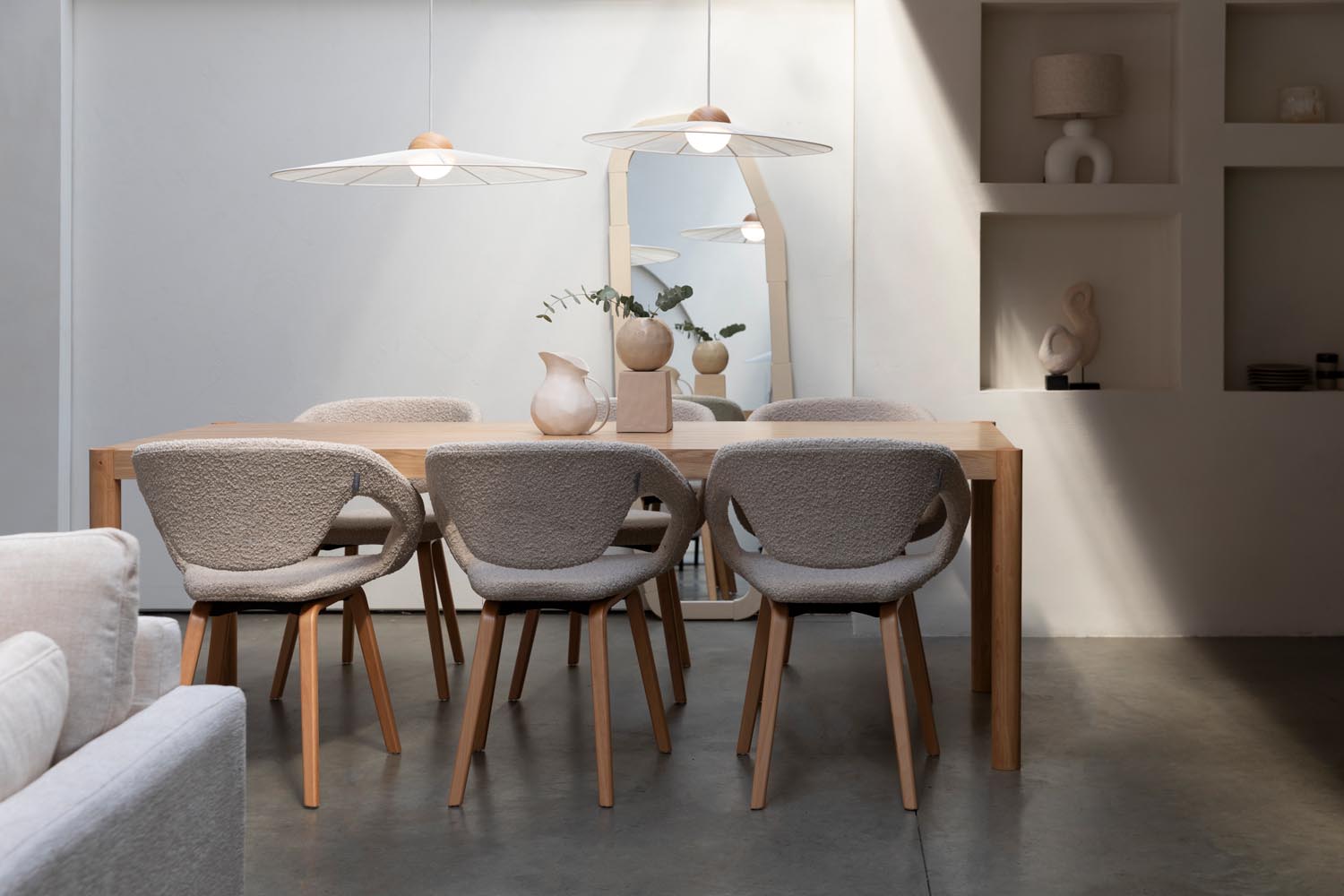 Der Tisch Sticks von Zuiver überzeugt mit modernem Stil, klaren Formen und ist perfekt für elegante, zeitgemäße Einrichtungen.