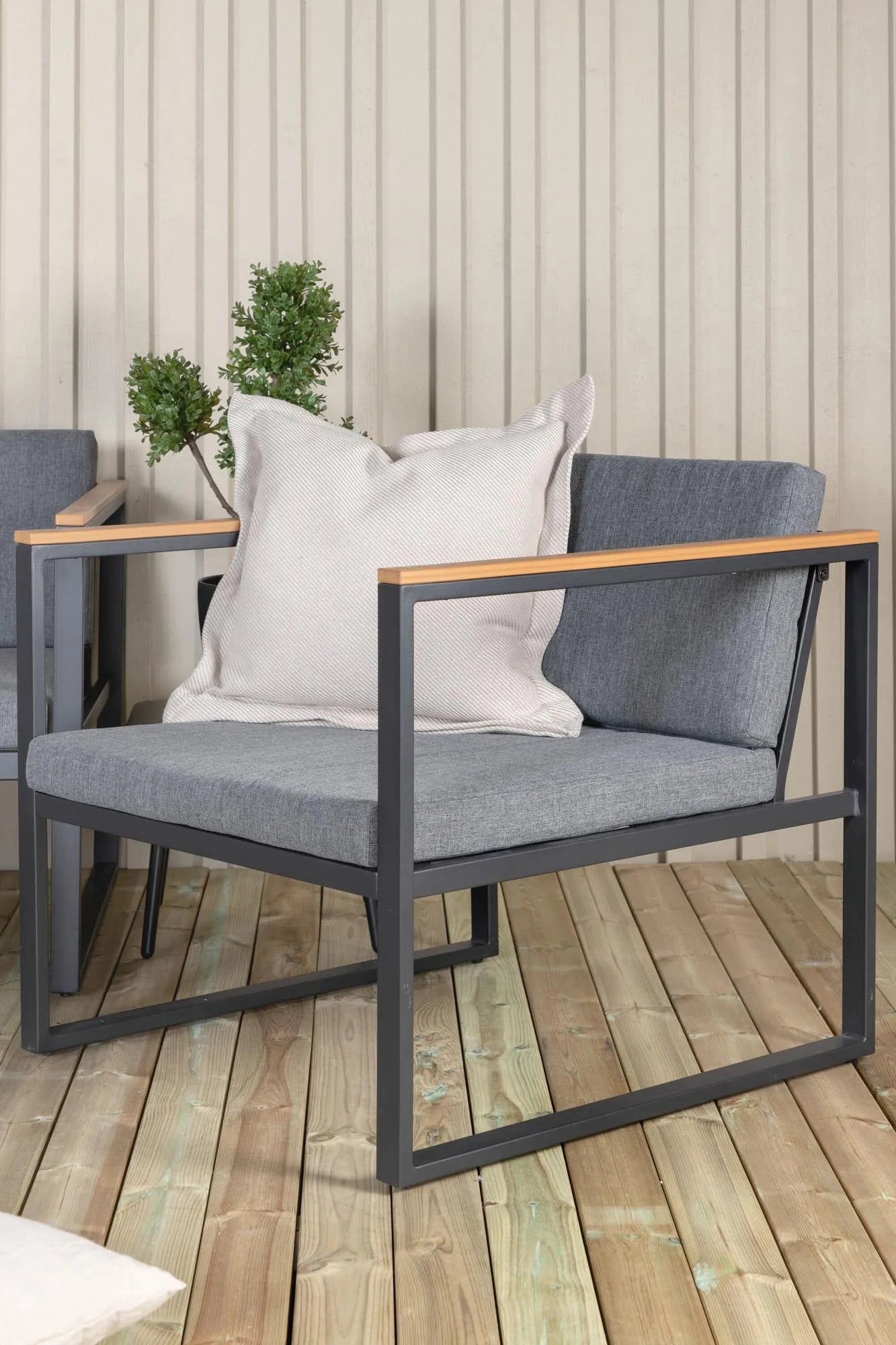 Robustes Dakar Sofa Set: Perfekte Outdoor-Lösung von Venture Home.