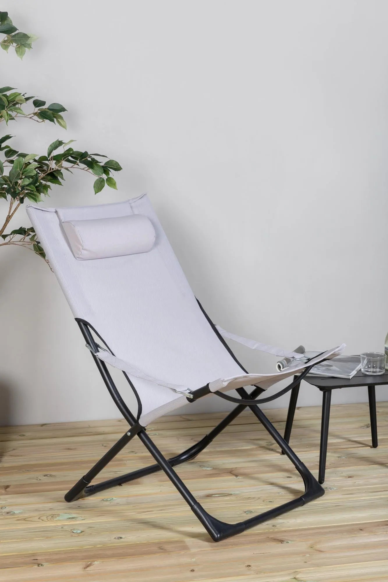 Die Sevilla Sun Lounge von Venture Home bietet stilvolle Entspannung mit modernem Design und hochwertigem Komfort.