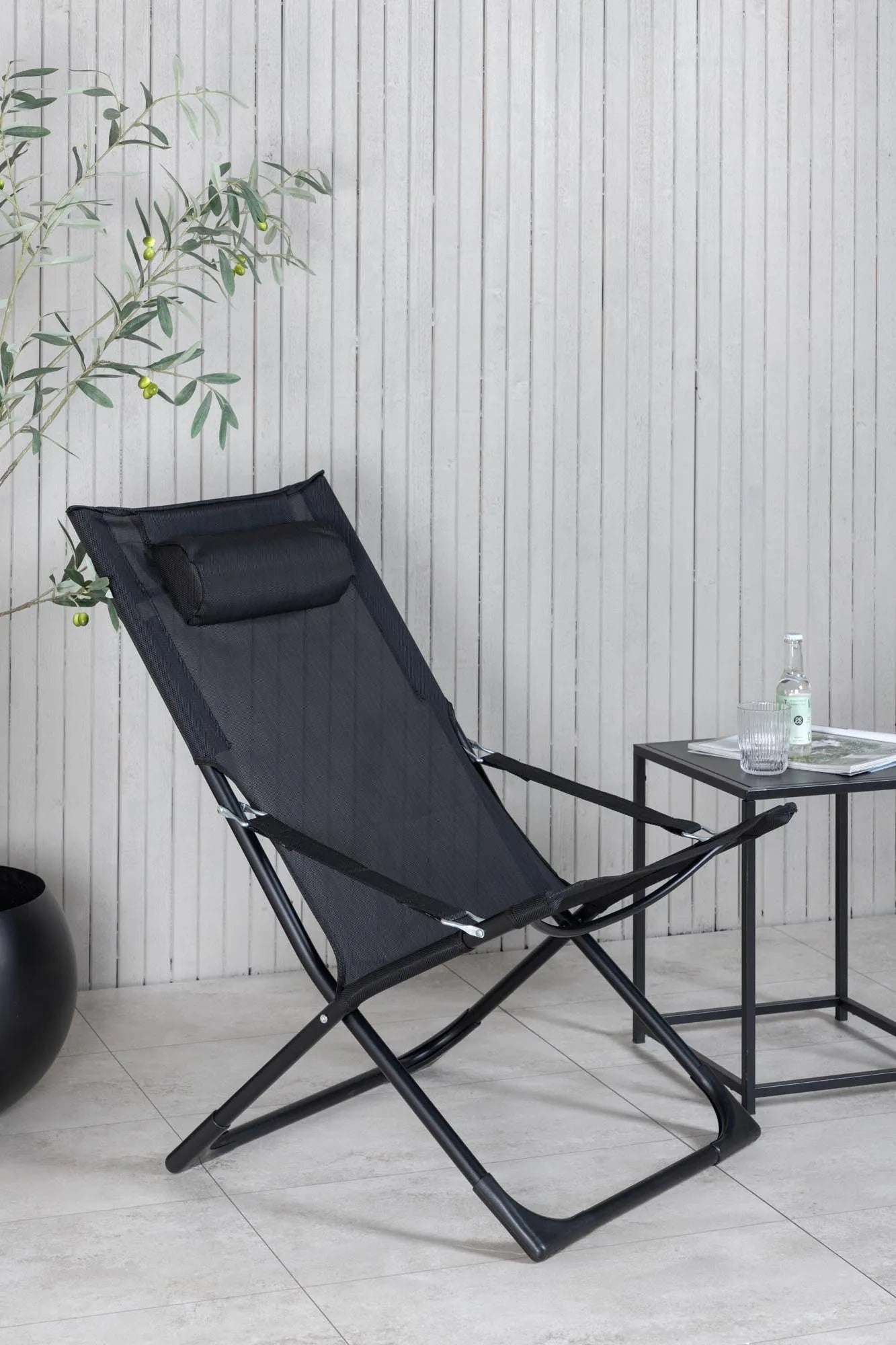 Die Sevilla Sun Lounge von Venture Home bietet stilvolle Entspannung mit modernem Design und hochwertigem Komfort.