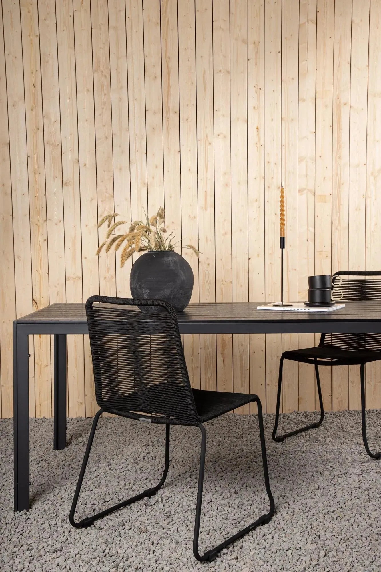 Moderner Break Gartentisch von Venture Home, langlebig, wetterbeständig und ideal für stilvolle Außenbereiche.