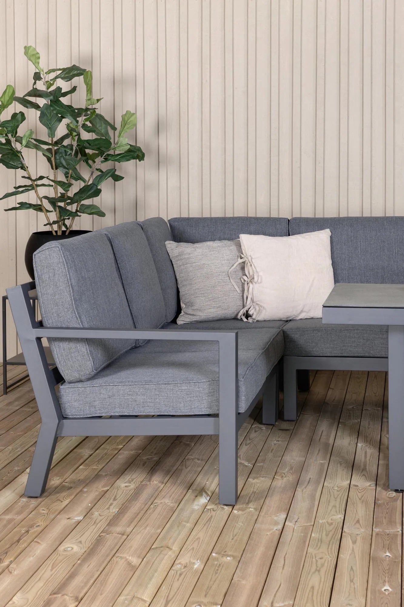 Ecksofa Barcelona 140cm: Komfort und Stil für Ihren Außenbereich.