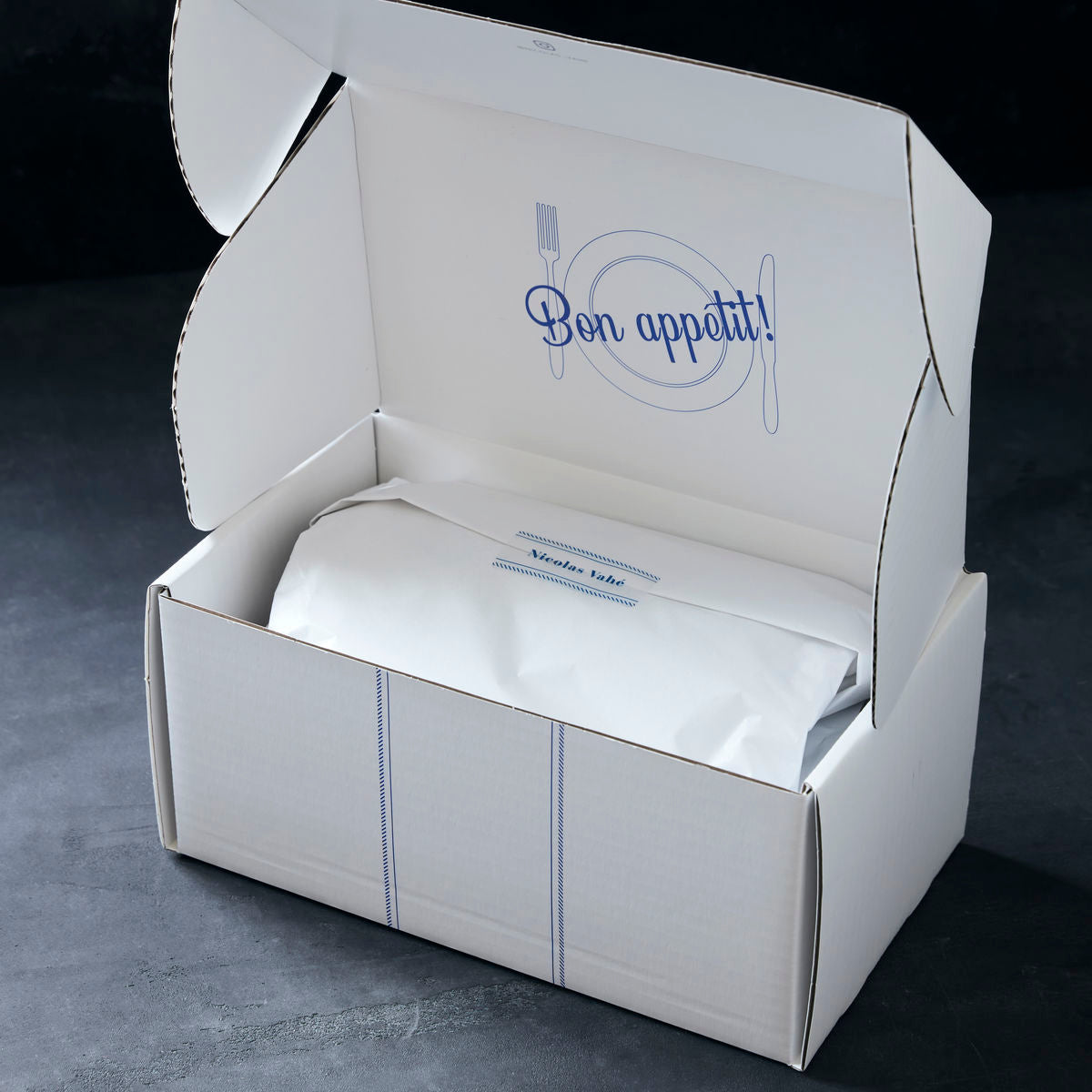 Geschenkbox, Small, Weiß in Weiß präsentiert im Onlineshop von KAQTU Design AG. Geschenksets ist von Nicolas Vahé