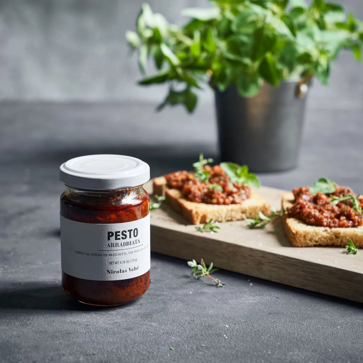 Pesto, Arrabbiata in Natur präsentiert im Onlineshop von KAQTU Design AG. Lebensmittel ist von Nicolas Vahé