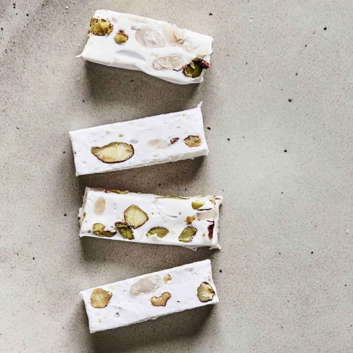 Soft Nougat, Almonds & Pistaches in  präsentiert im Onlineshop von KAQTU Design AG. Lebensmittel ist von Nicolas Vahé