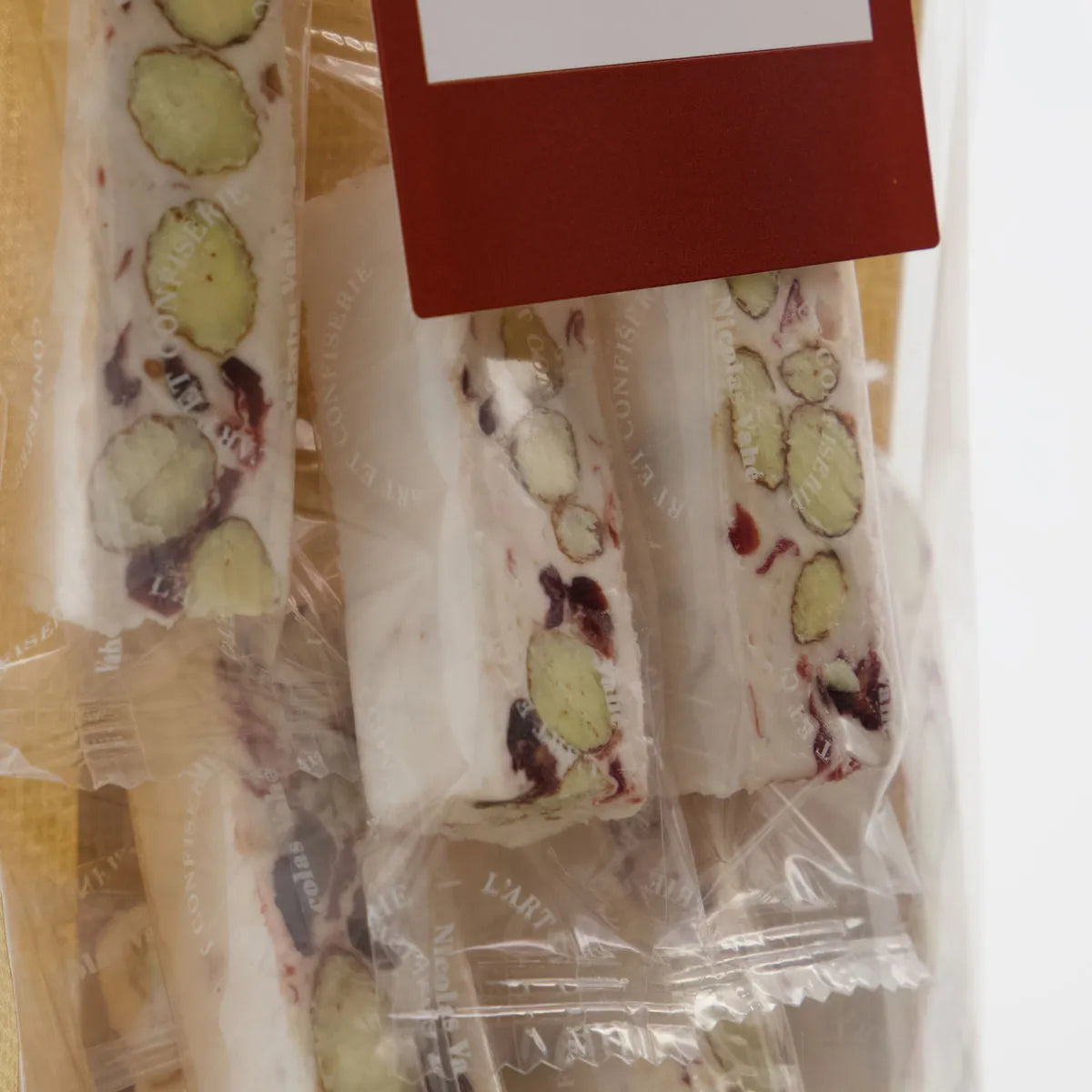 Soft Nougat, Cranberries in  präsentiert im Onlineshop von KAQTU Design AG. Lebensmittel ist von Nicolas Vahé