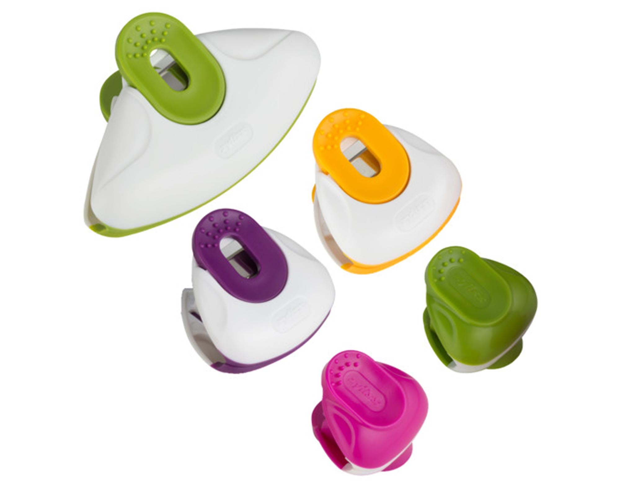 Die ZYLISS Frischhalte Clip Clip-All mixed 5 Stück sind ideale Küchenhelfer für die Aufbewahrung von Snacks, Gemüse und Käse. BPA-frei, rutschfest und umweltfreundlich!