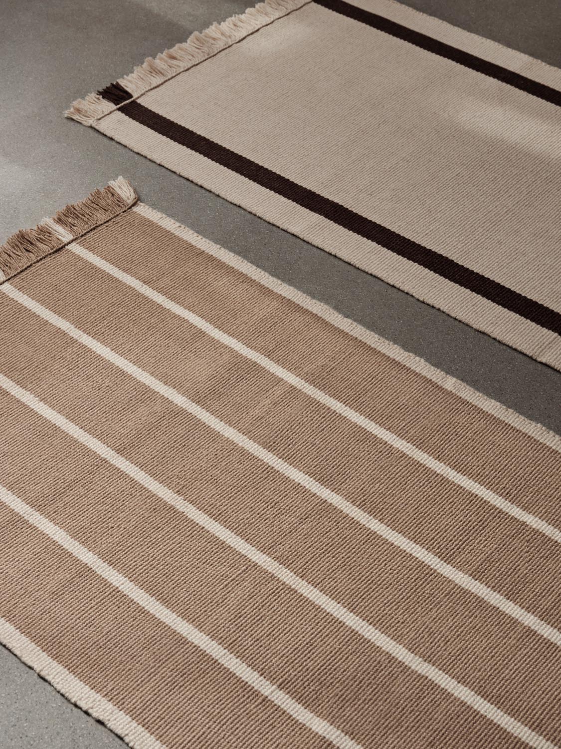 Calm Kelim Runner 80 x 200  in  Dark Sand/Offwhite präsentiert im Onlineshop von KAQTU Design AG. Teppich ist von Ferm Living