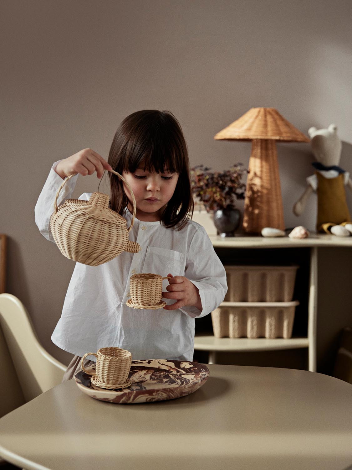 Rattan Tea Set  in  Natural präsentiert im Onlineshop von KAQTU Design AG. Objekte Kids ist von Ferm Living