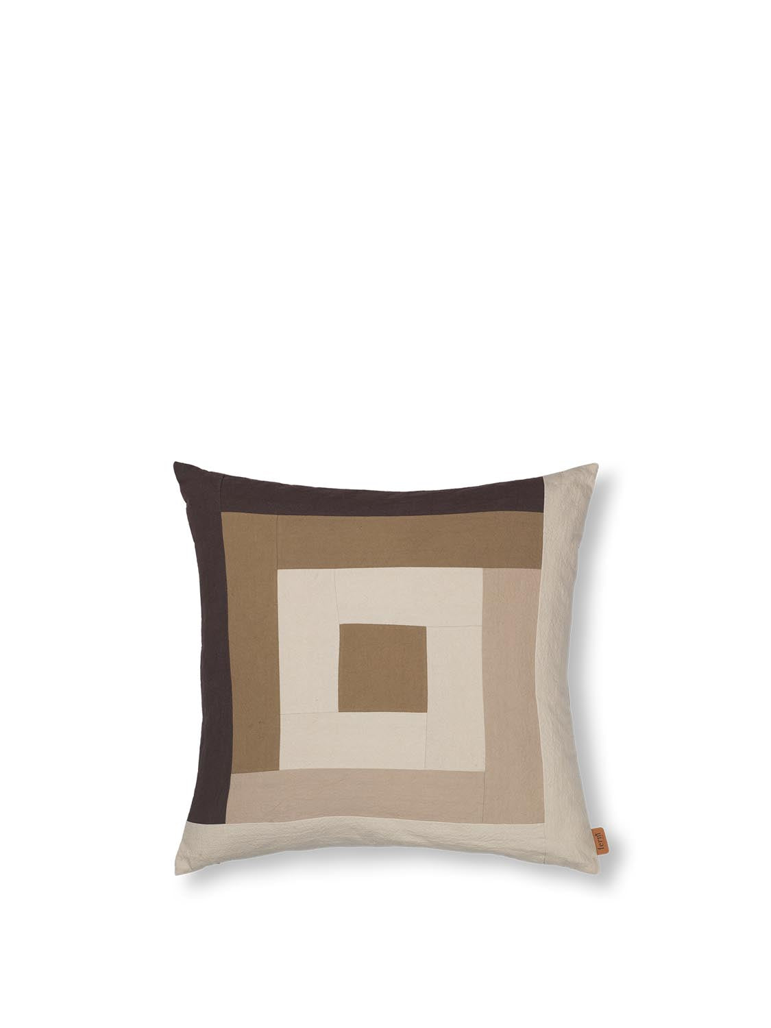 Border Patchwork Kissen  in  Coffee/Dark Sand präsentiert im Onlineshop von KAQTU Design AG. Deko Kissen ist von Ferm Living