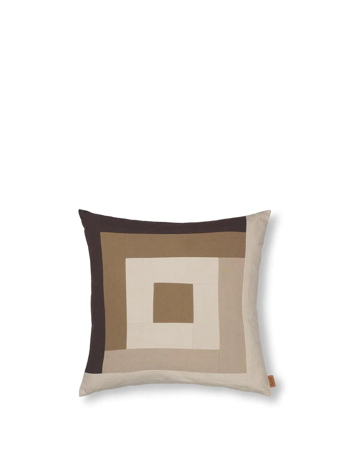 Border Patchwork Kissen  in  Coffee/Dark Sand präsentiert im Onlineshop von KAQTU Design AG. Deko Kissen ist von Ferm Living