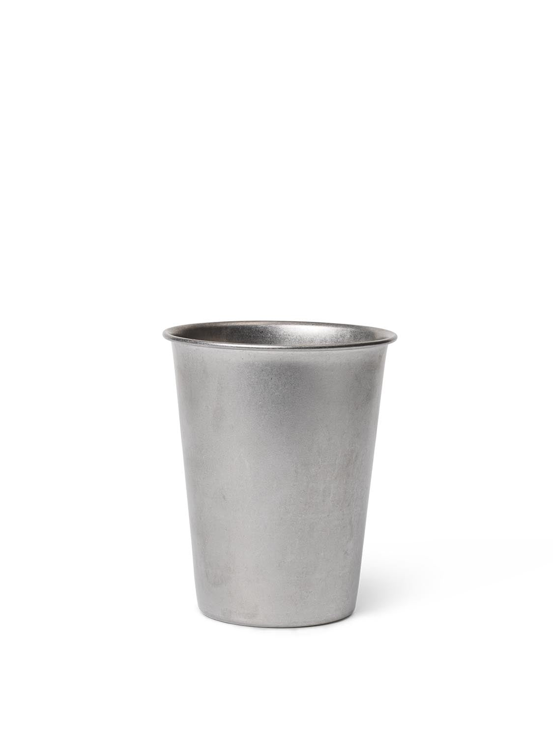 Tumbled Cup  in  Stainless Steel präsentiert im Onlineshop von KAQTU Design AG. Glas ist von Ferm Living