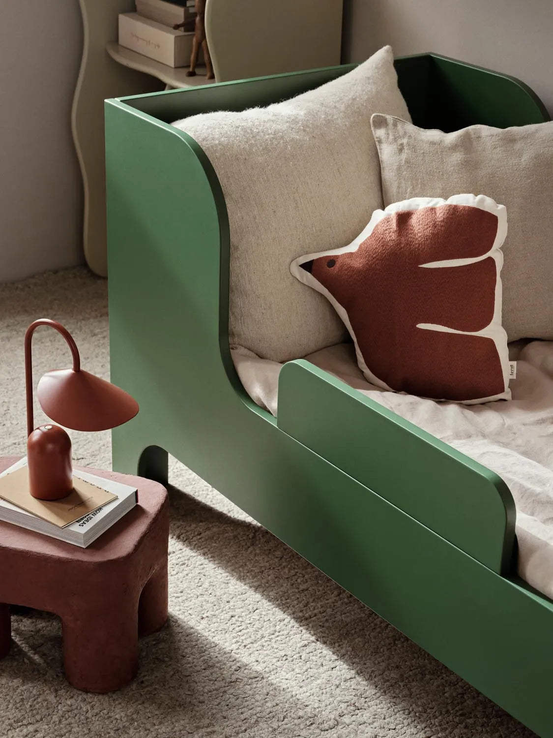 Sill Junior Bed  in  Verdant Green präsentiert im Onlineshop von KAQTU Design AG. Bett ist von Ferm Living