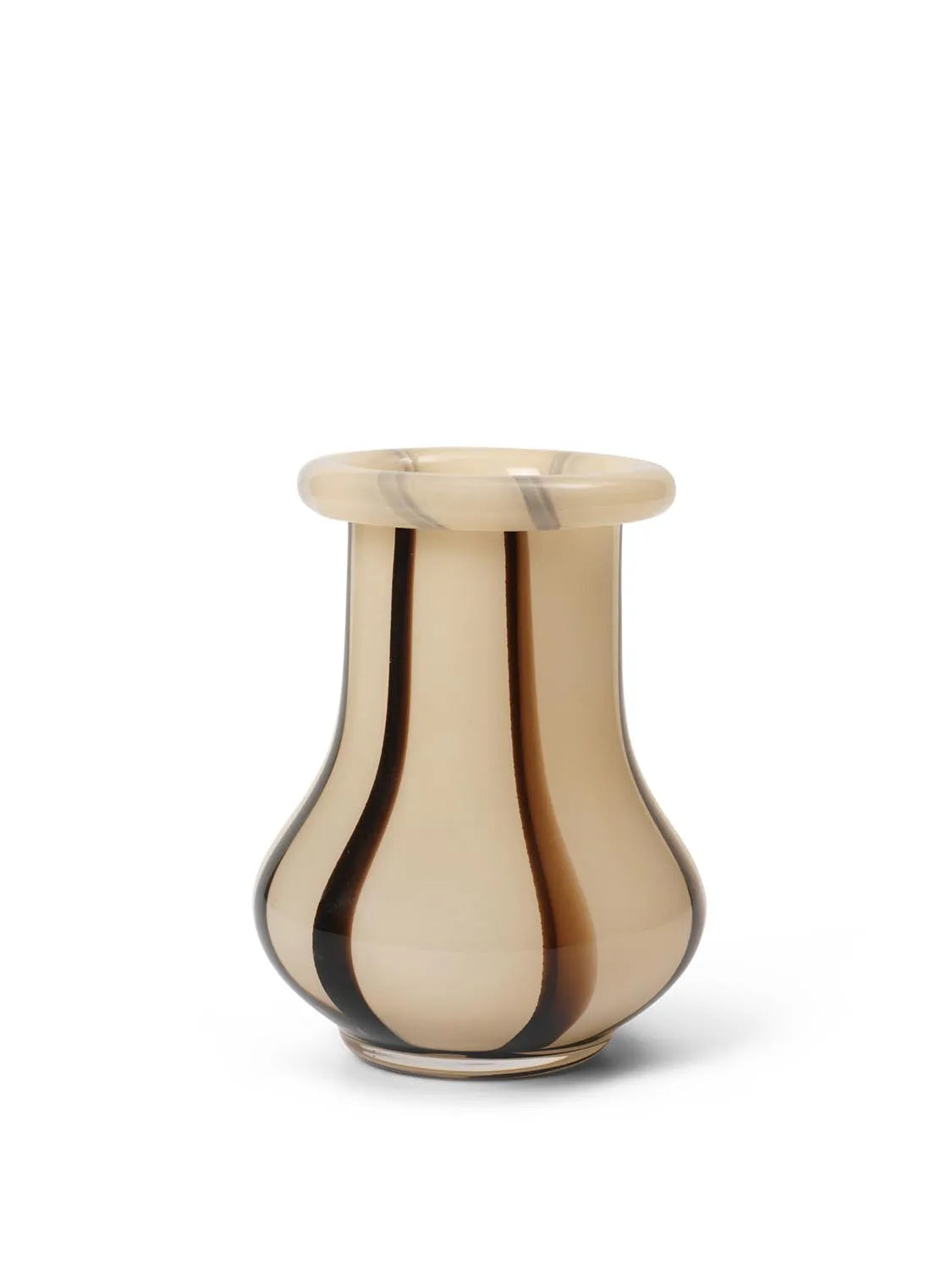 Die Riban Vase H15 von Ferm Living: Ein handgefertigtes Glas-Kunstwerk, inspiriert von Süßigkeiten, ideal für Blumenarrangements.