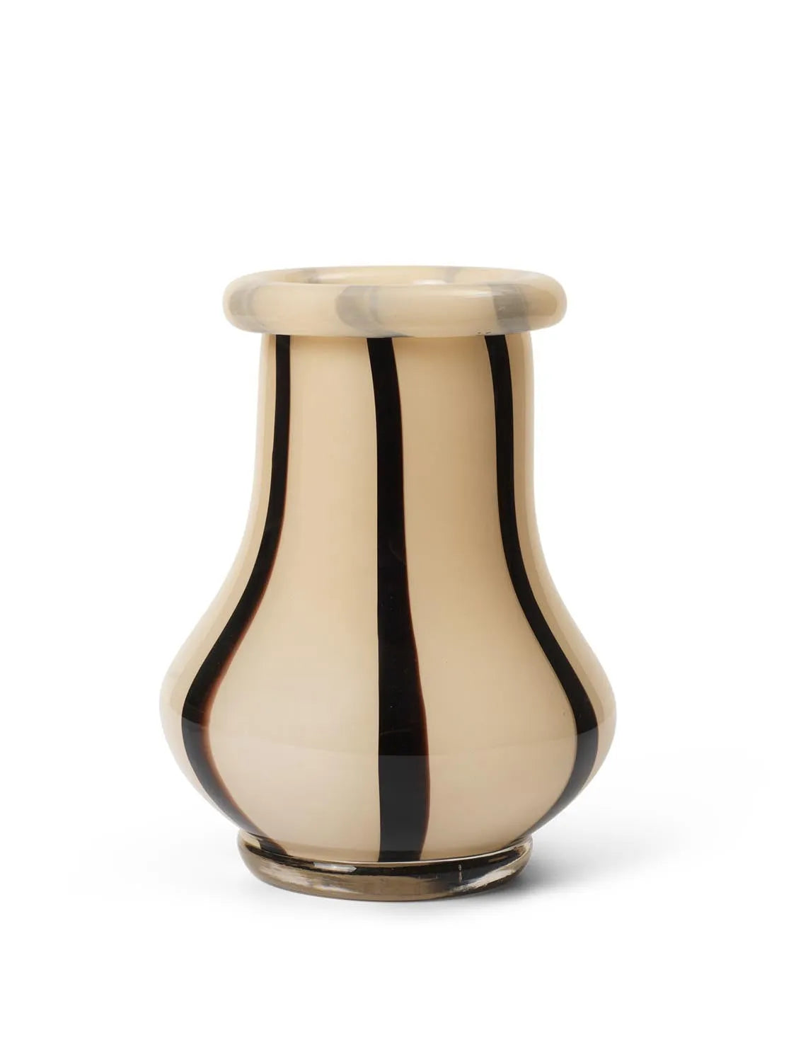 Die Riban Vase H19 von Ferm Living: Handgefertigtes Glas, verspielter Charme, ideal für Blumen, zeitloses Design, einzigartiges Wohnaccessoire.