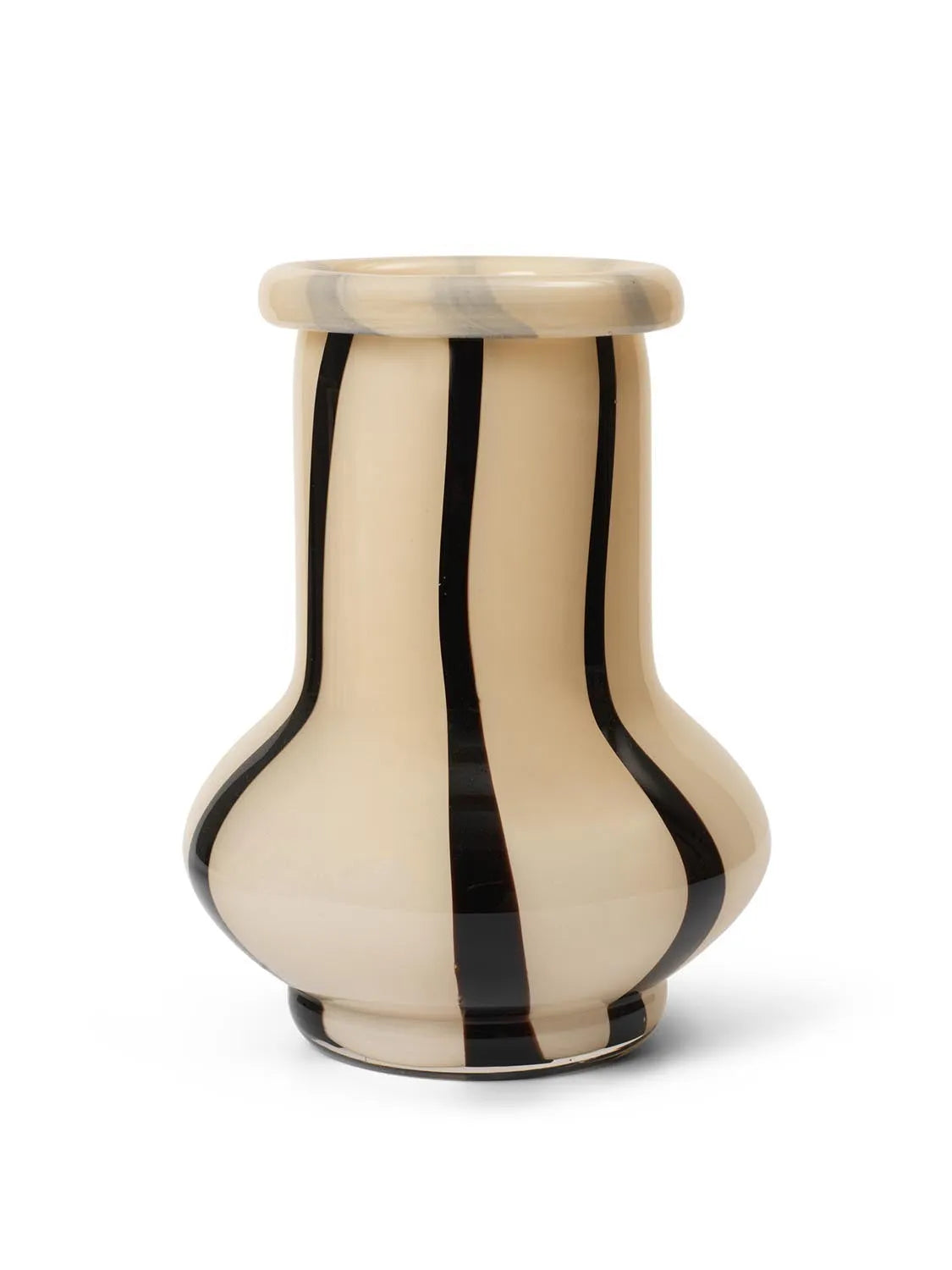 Die Riban Vase H24 von Ferm Living: Handgefertigtes Glas, geschwungene Linien, 24 cm hoch, skandinavisch, elegant, vielseitig.