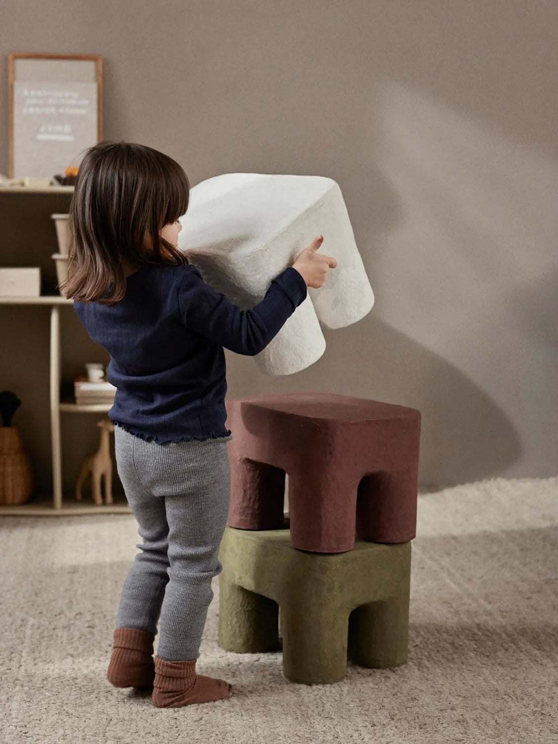 Podo Hocker von Ferm Living: Stilvoller Komfort für jedes Kinderzimmer.