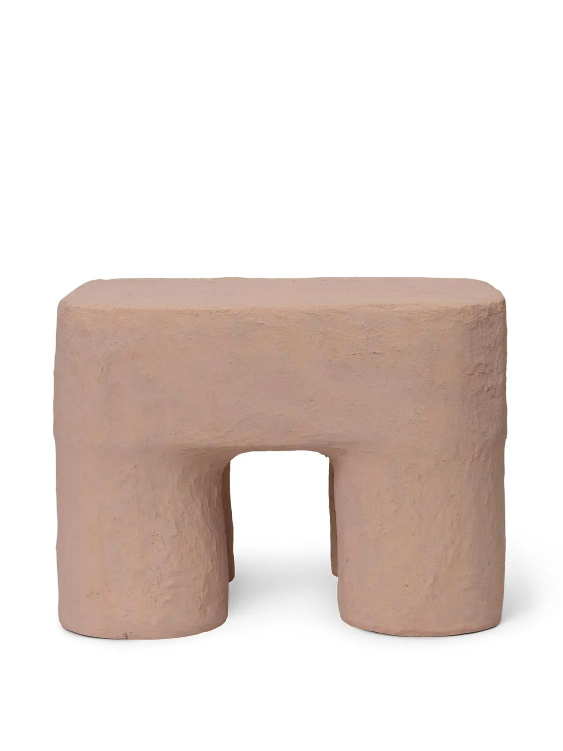 Podo Hocker von Ferm Living: Minimalistisches Design trifft Funktionalität.