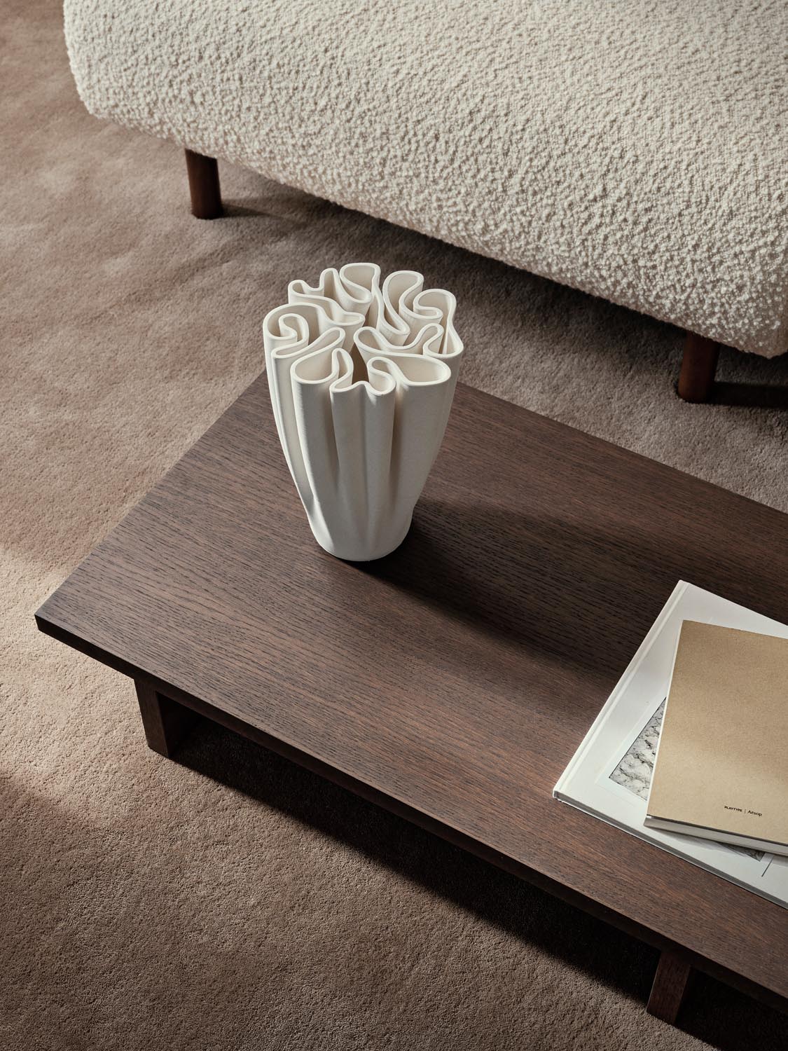 Dedali Vase in Offwhite präsentiert im Onlineshop von KAQTU Design AG. Vase ist von Ferm Living