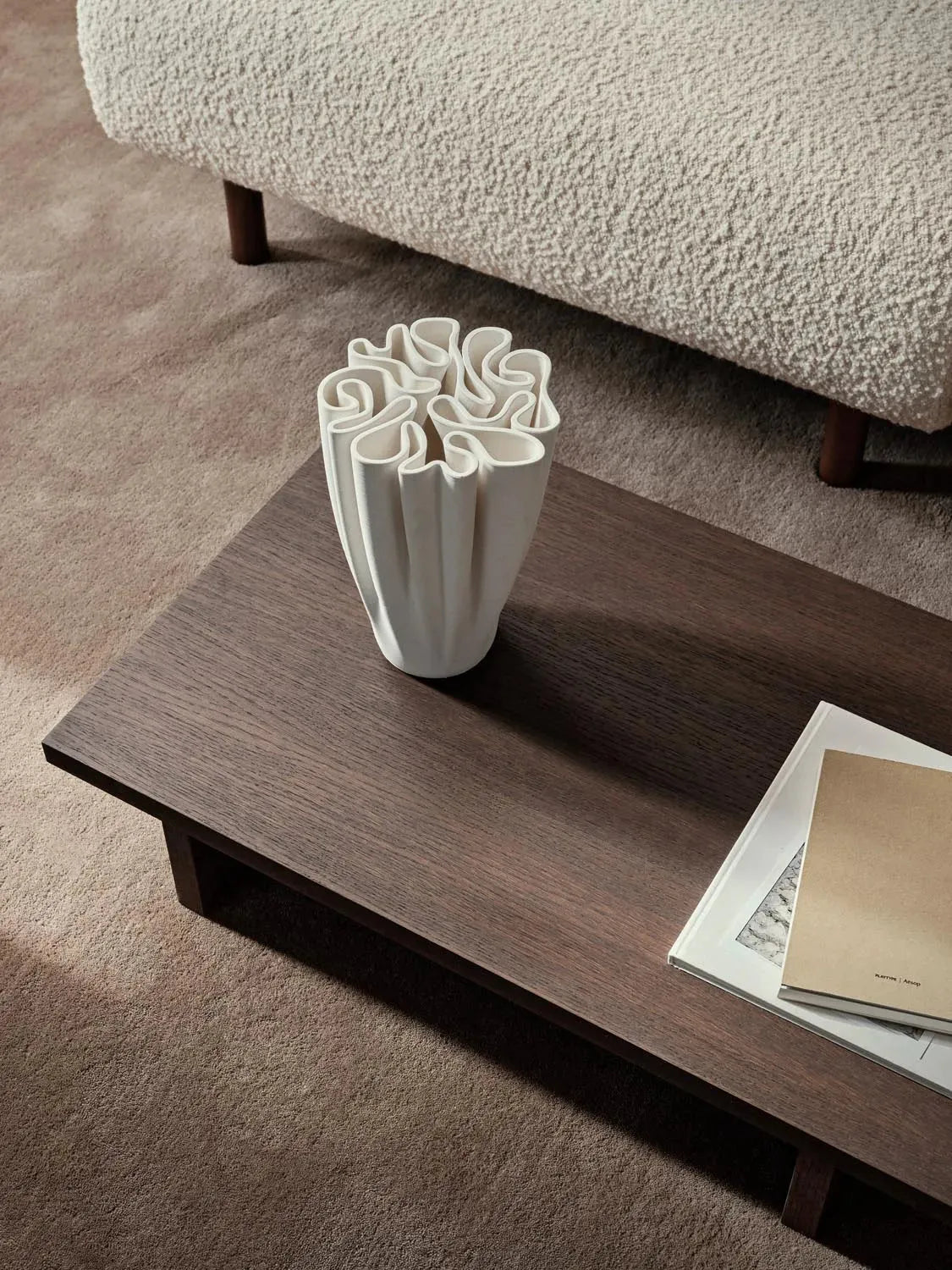 Dedali Vase von Ferm Living: Stilvolle Eleganz mit einzigartigem Design.