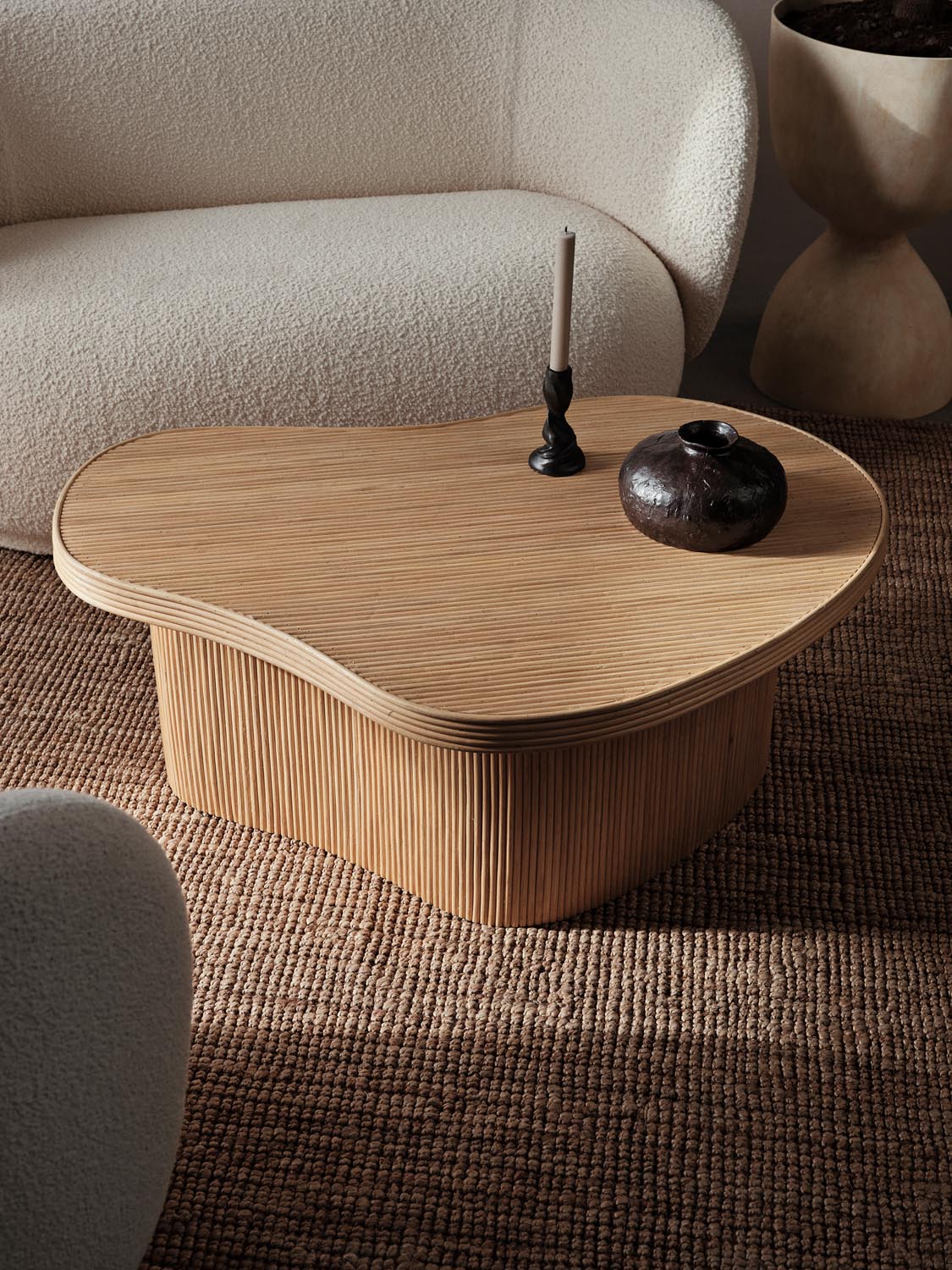 Isola Coffee Table  in  Natural präsentiert im Onlineshop von KAQTU Design AG. Beistelltisch ist von Ferm Living