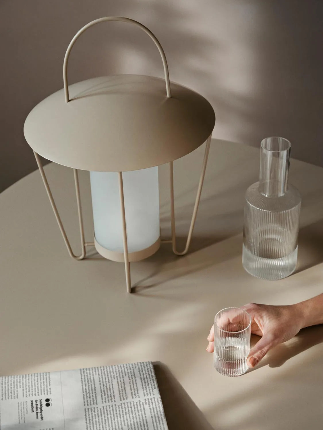 Abri Lantern von Ferm Living: Zeitlose Eleganz für Ihr Zuhause.