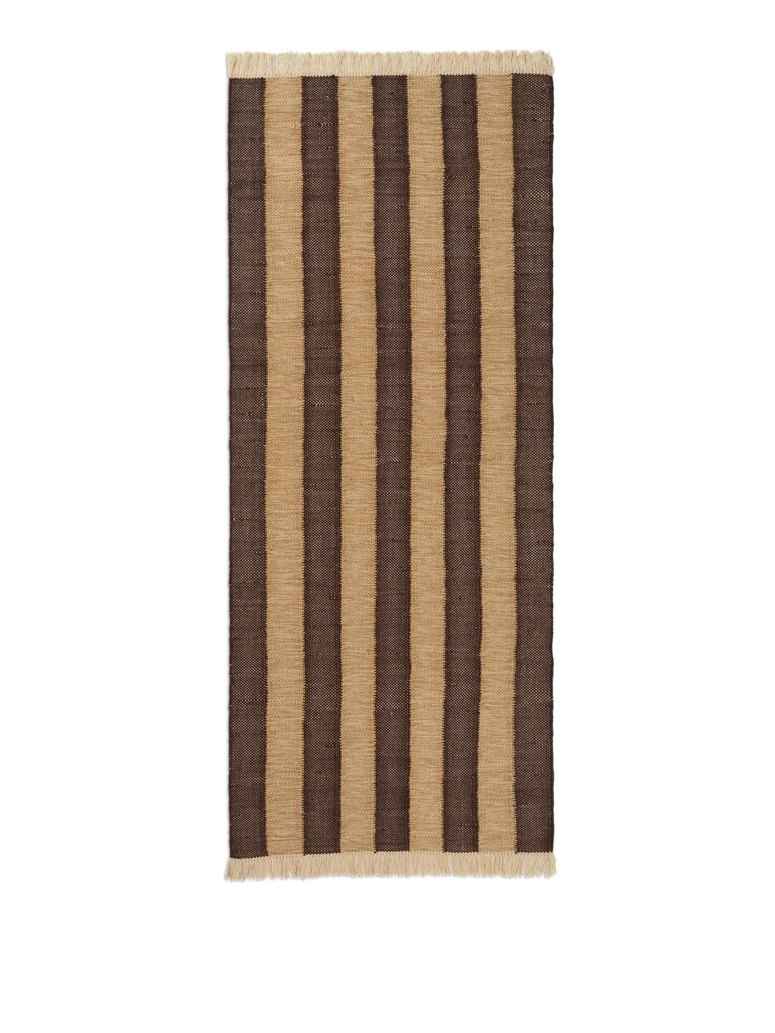 Der Ives Runner 80x200 von Ferm Living: Nachhaltiger, stilvoller Teppich aus recyceltem PET, ideal für drinnen & draussen.