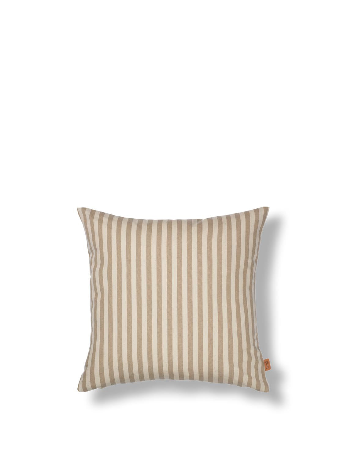 Strand Outdoor Kissen in Sand/Offwhite präsentiert im Onlineshop von KAQTU Design AG. Dekokissen ist von Ferm Living