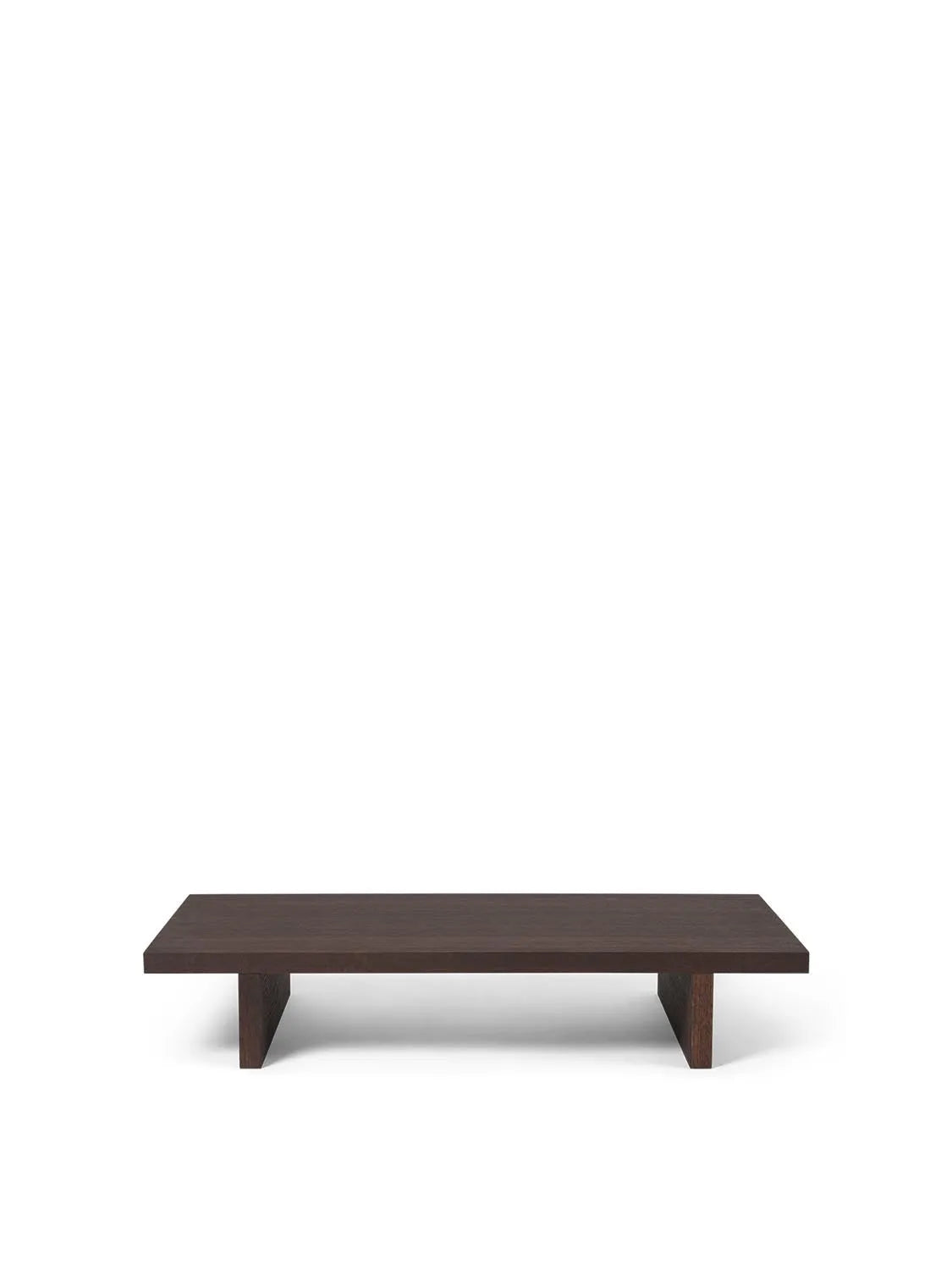 Der Kona Low Table von Ferm Living: Ein stilvoller, nachhaltiger Beistelltisch aus FSC-zertifiziertem Eichen-MDP, inspiriert von "Low Living".