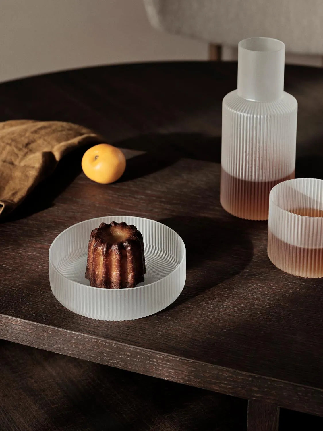 Ripple Small Carafe Set  in  Frosted präsentiert im Onlineshop von KAQTU Design AG. Karaffe ist von Ferm Living