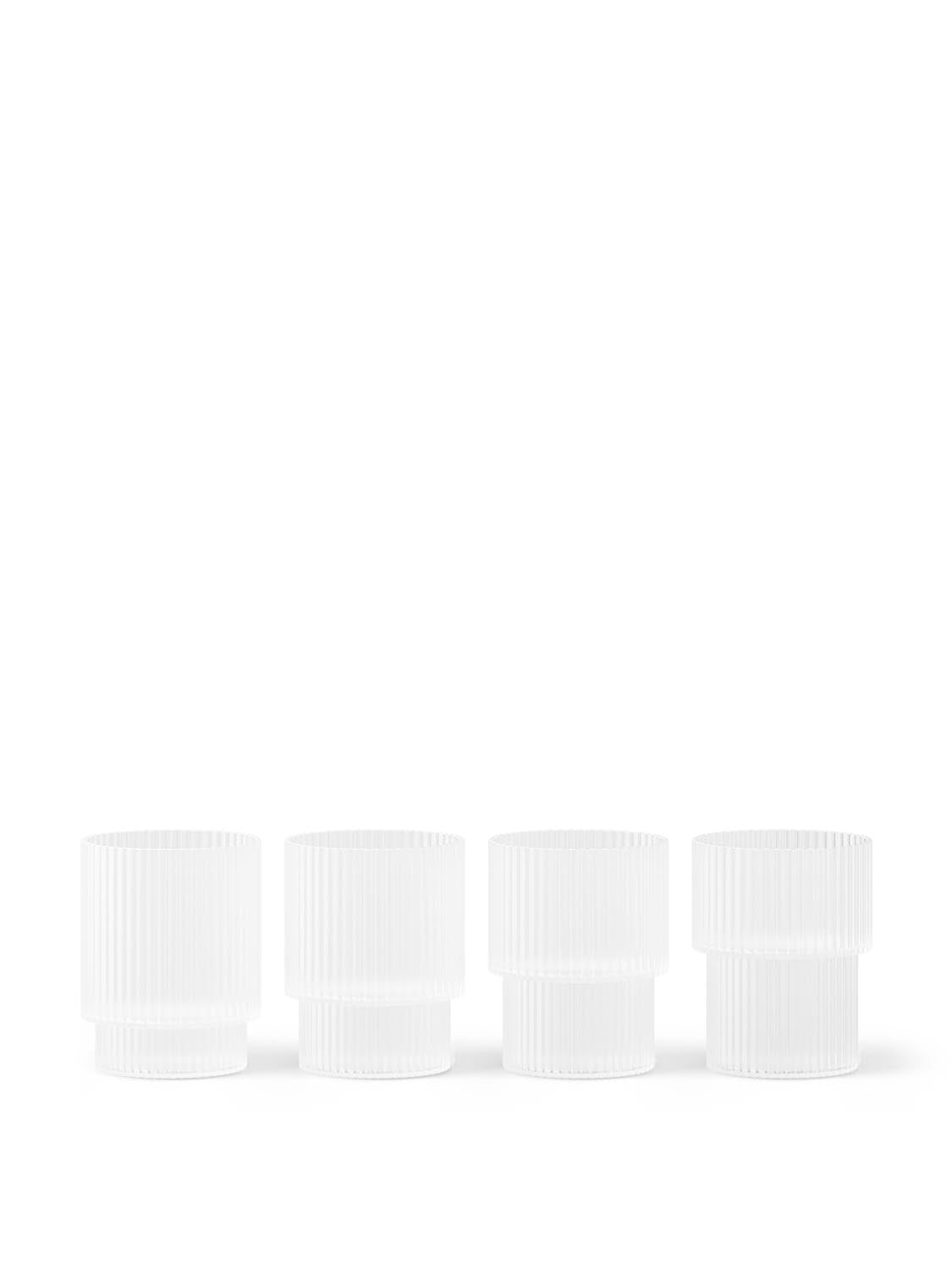 Elegante, matte Ripple-Gläser, handgefertigt, vielseitig für Liköre oder Gewürze, zeitloses Design, ideal für jeden Anlass.
