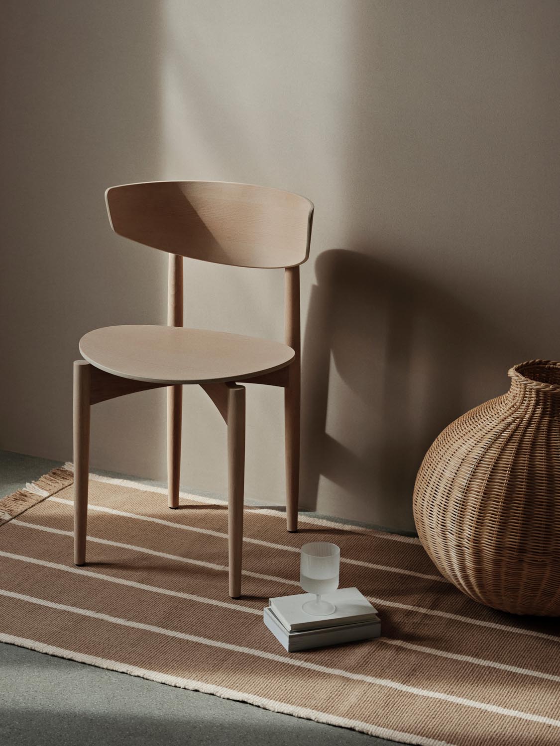 Herman Esszimmerstuhl Wood  in  White Oiled Beech präsentiert im Onlineshop von KAQTU Design AG. Stuhl ist von Ferm Living