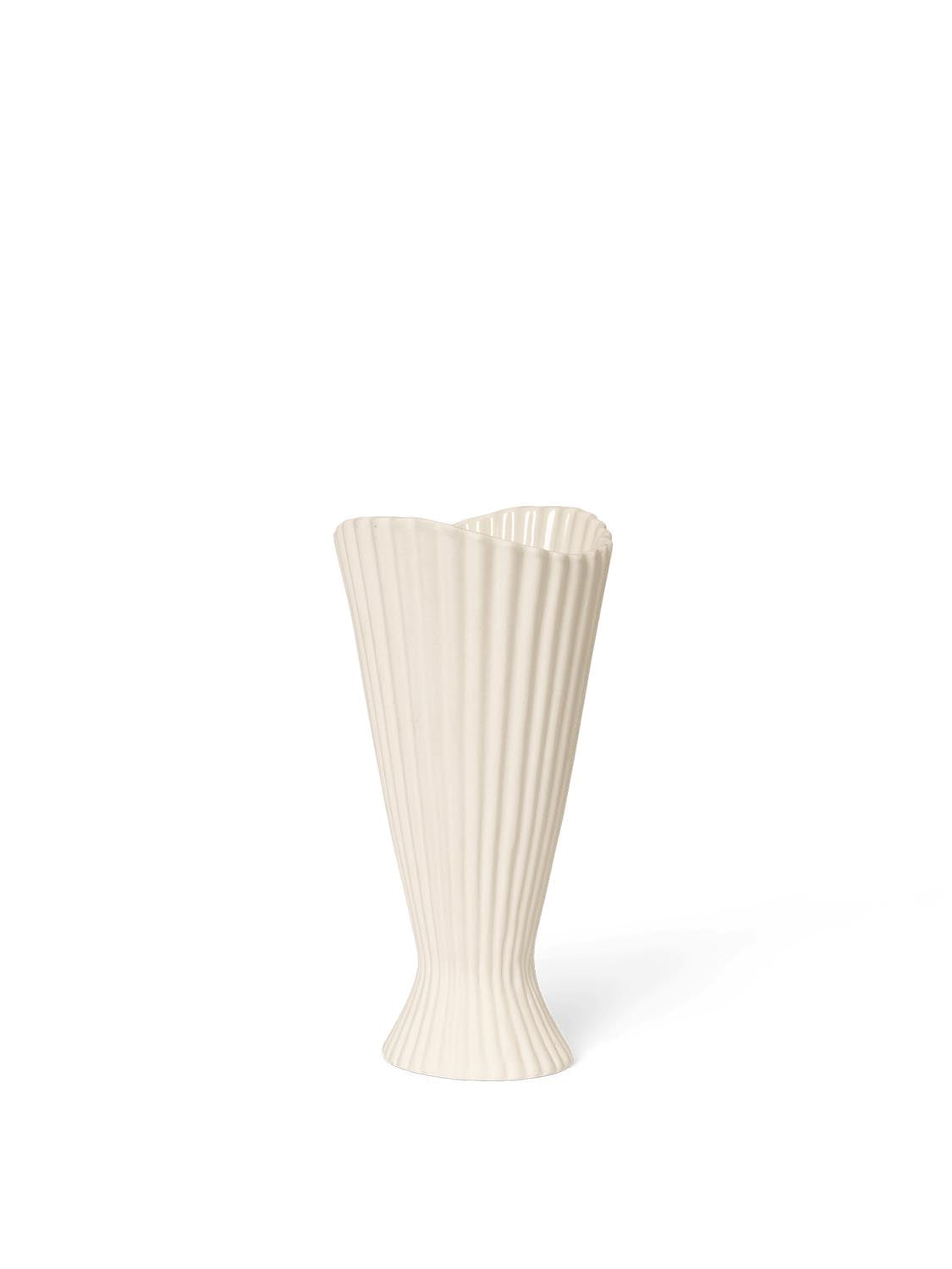 Fountain Vase 20 in  Offwhite präsentiert im Onlineshop von KAQTU Design AG. Vase ist von Ferm Living