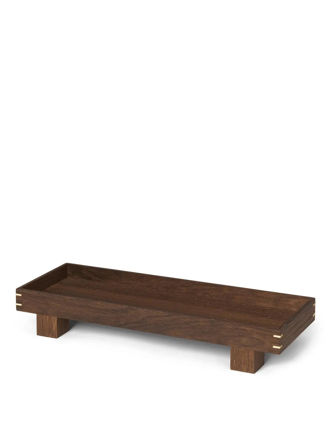 Das Bon Wooden Tray X Small von Ferm Living: Ein elegantes, geräuchertes Eichen-Tablett, das skandinavische Ästhetik und Funktionalität vereint.