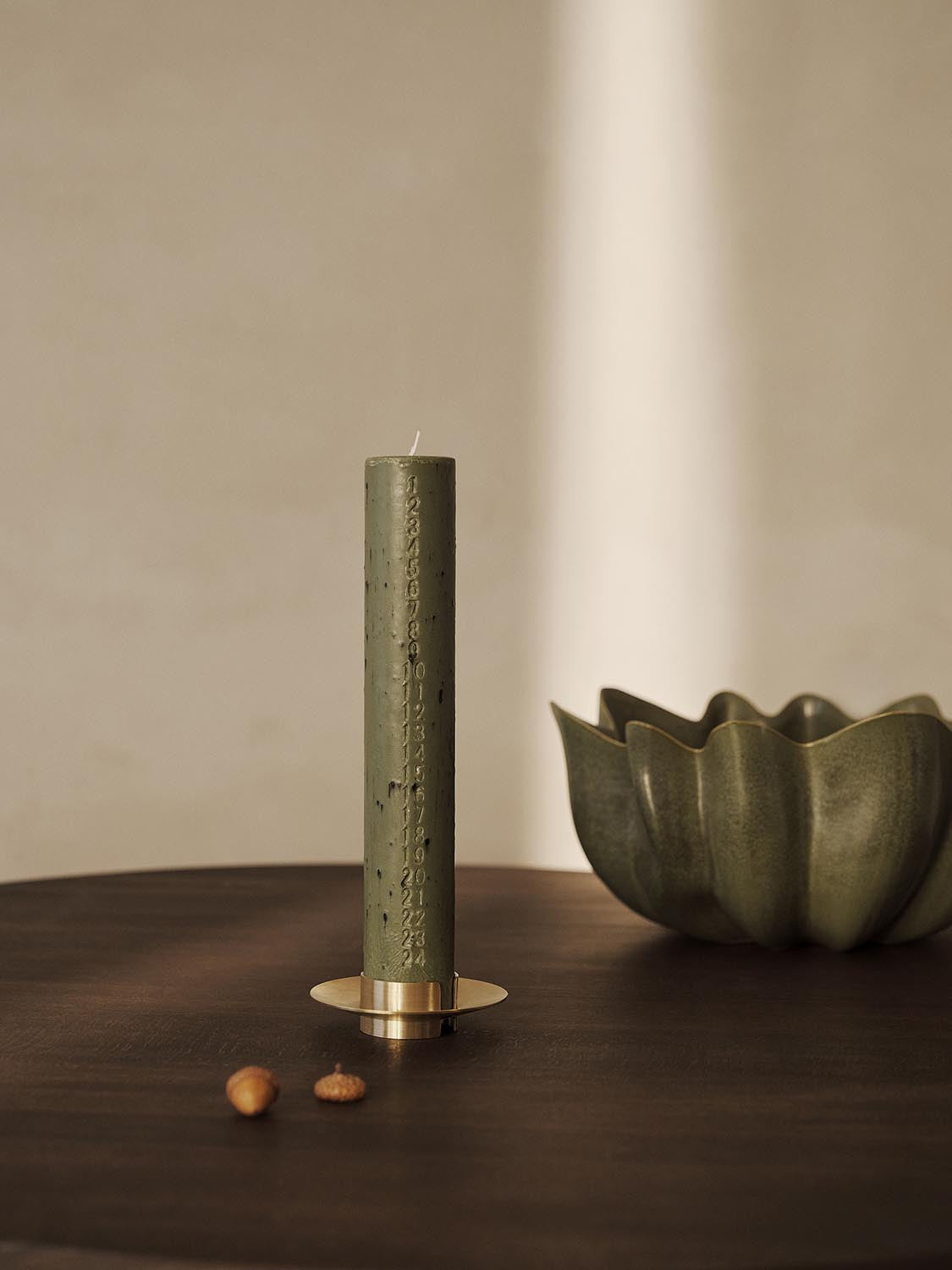 Mura Advent Kerze  in  Artichoke Green präsentiert im Onlineshop von KAQTU Design AG. Kerzen ist von Ferm Living