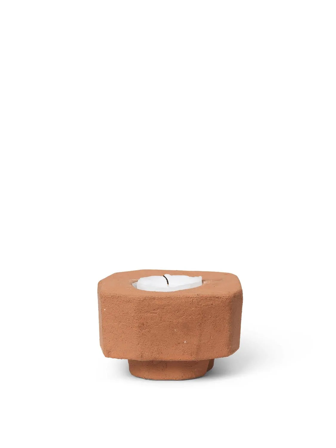 Kurinu Kerzenhalter  in  Terracotta präsentiert im Onlineshop von KAQTU Design AG. Kerzenständer ist von Ferm Living