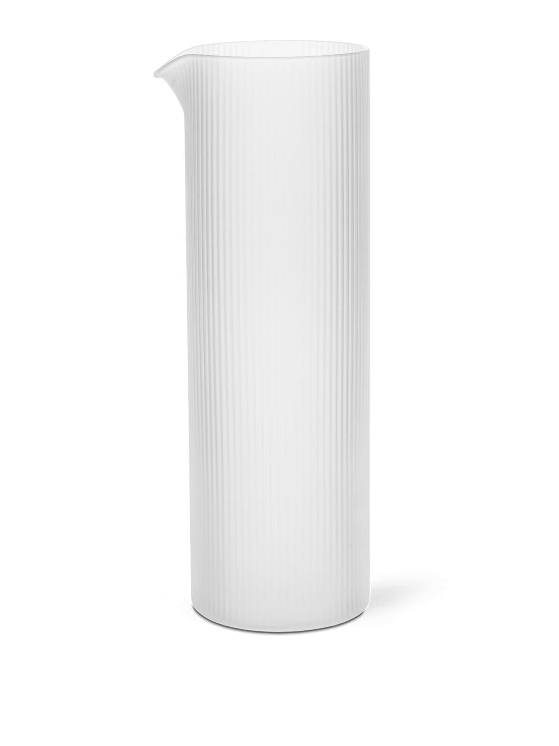 Eleganter Ripple Krug von Ferm Living für stilvolles Servieren.