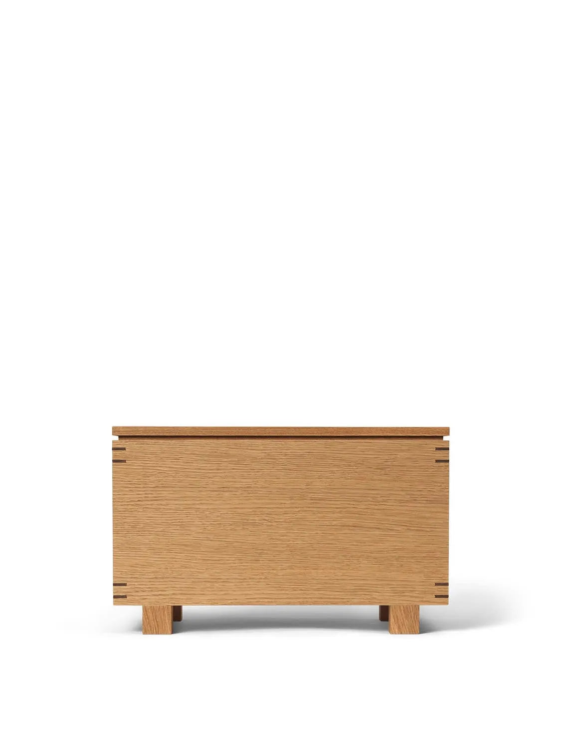 Die Bon Holzbox von Ferm Living: FSC®-zertifiziertes Eichenholz, stilvoll, funktional, mit Deckel als Schneidebrett. Perfekt für moderne Küchen.