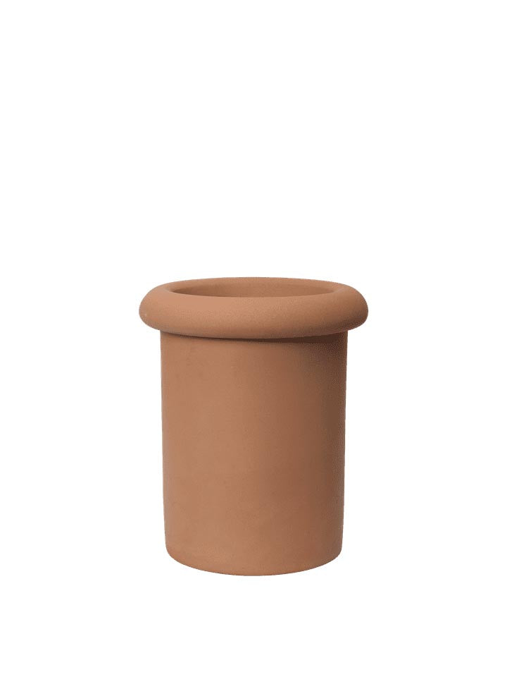 Rollo Pflanzentopf in Terrakotta präsentiert im Onlineshop von KAQTU Design AG. Pflanzentopf Outdoor ist von Ferm Living