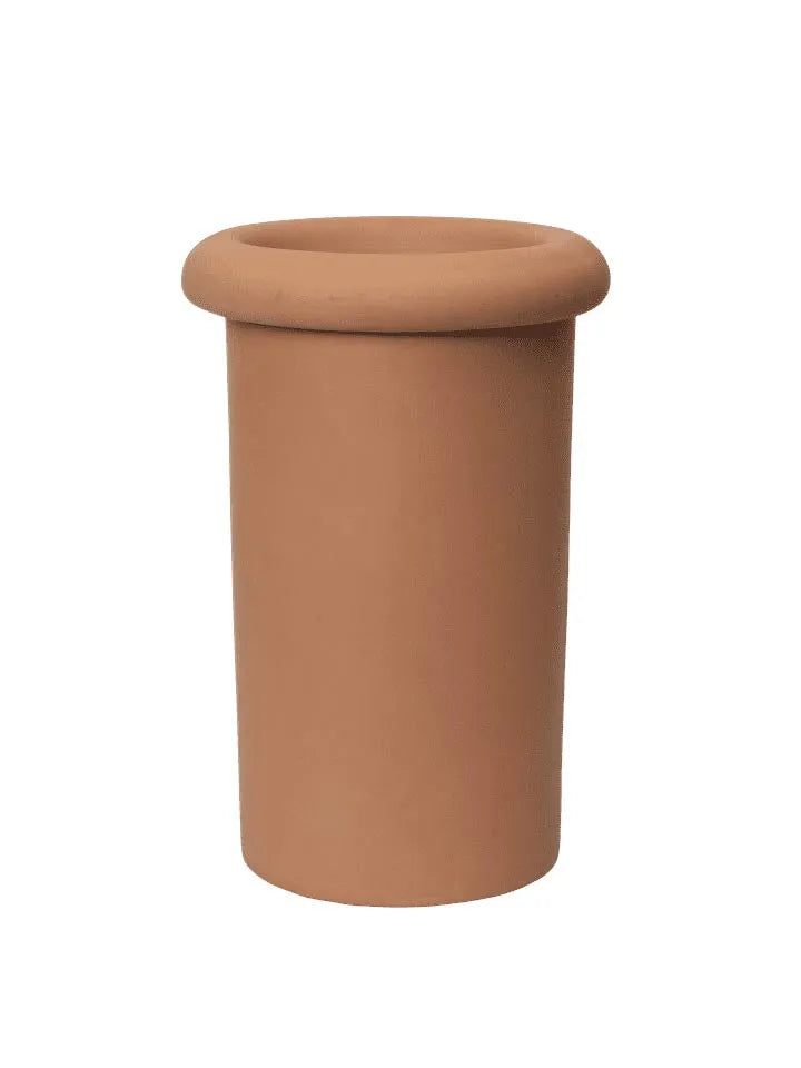 Rollo Pflanzentopf in Terrakotta präsentiert im Onlineshop von KAQTU Design AG. Pflanzentopf Outdoor ist von Ferm Living
