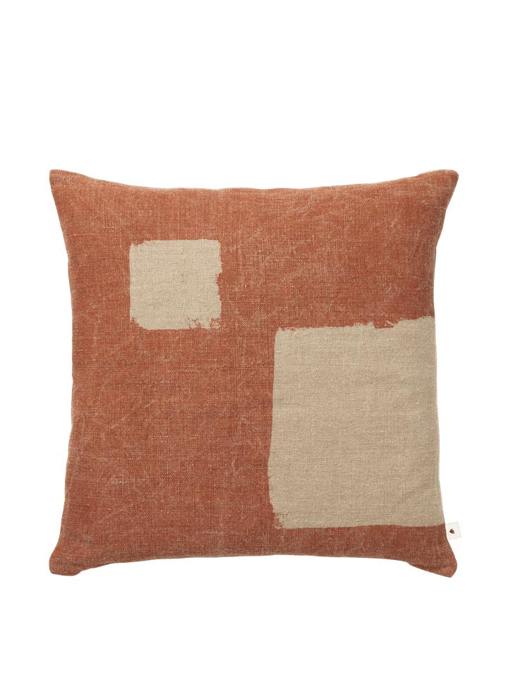 Oleo Kissen in Terrakotta/Natur präsentiert im Onlineshop von KAQTU Design AG. Deko Kissen ist von Ferm Living